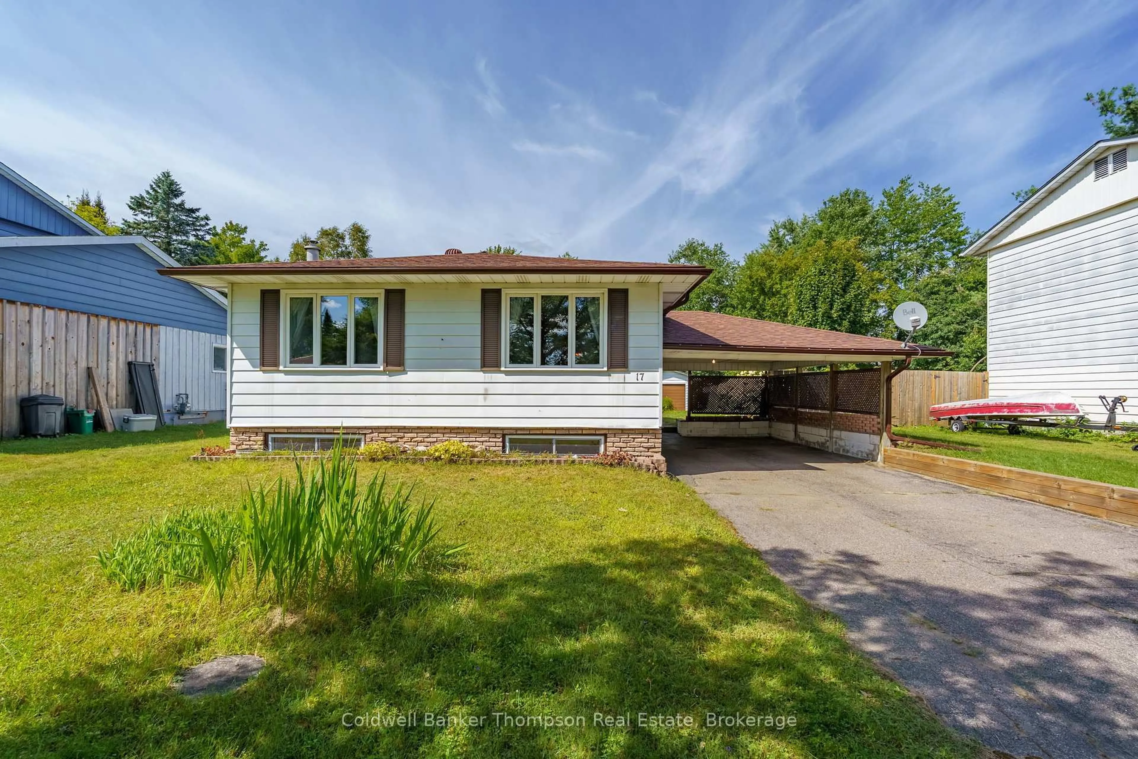 A pic from outside/outdoor area/front of a property/back of a property/a pic from drone, street for 17 Andrea Dr, Bracebridge Ontario P1L 1C5