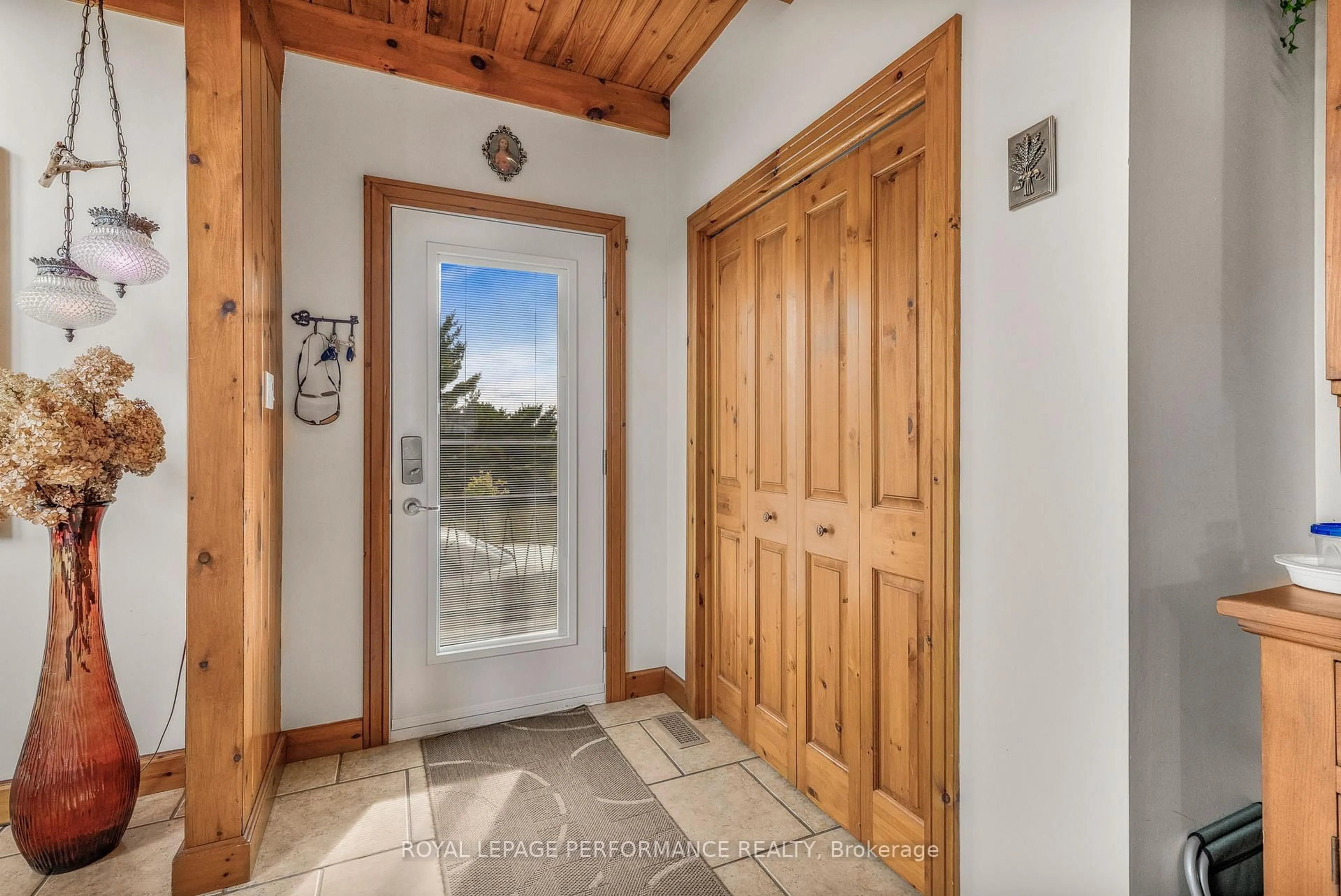 Indoor entryway for 1335 Conc 1 Alfred Rd, Alfred and Plantagenet Ontario K0B 1J0