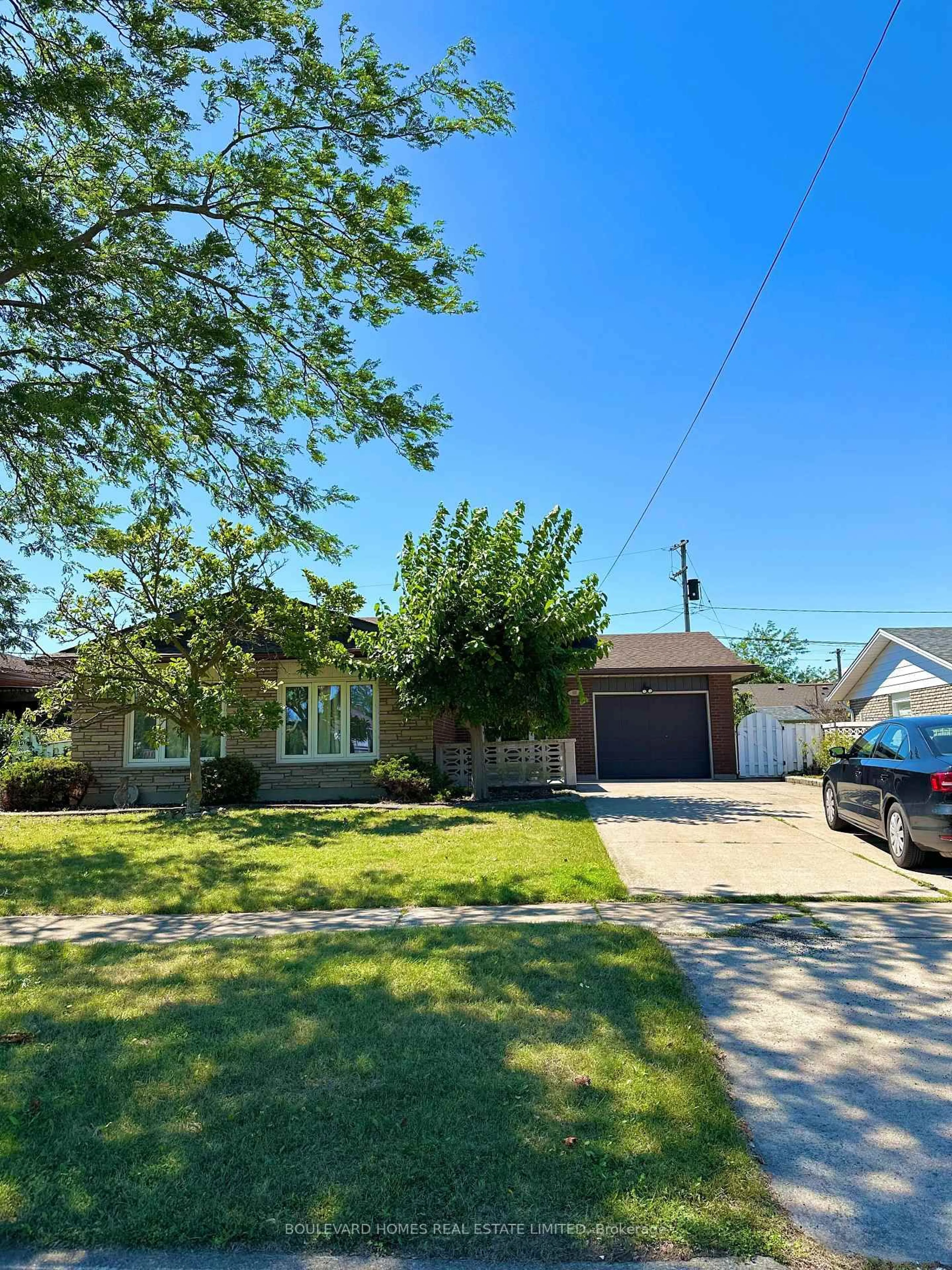 Unknown for 66 Watt Ave, Welland Ontario L3B 1J3