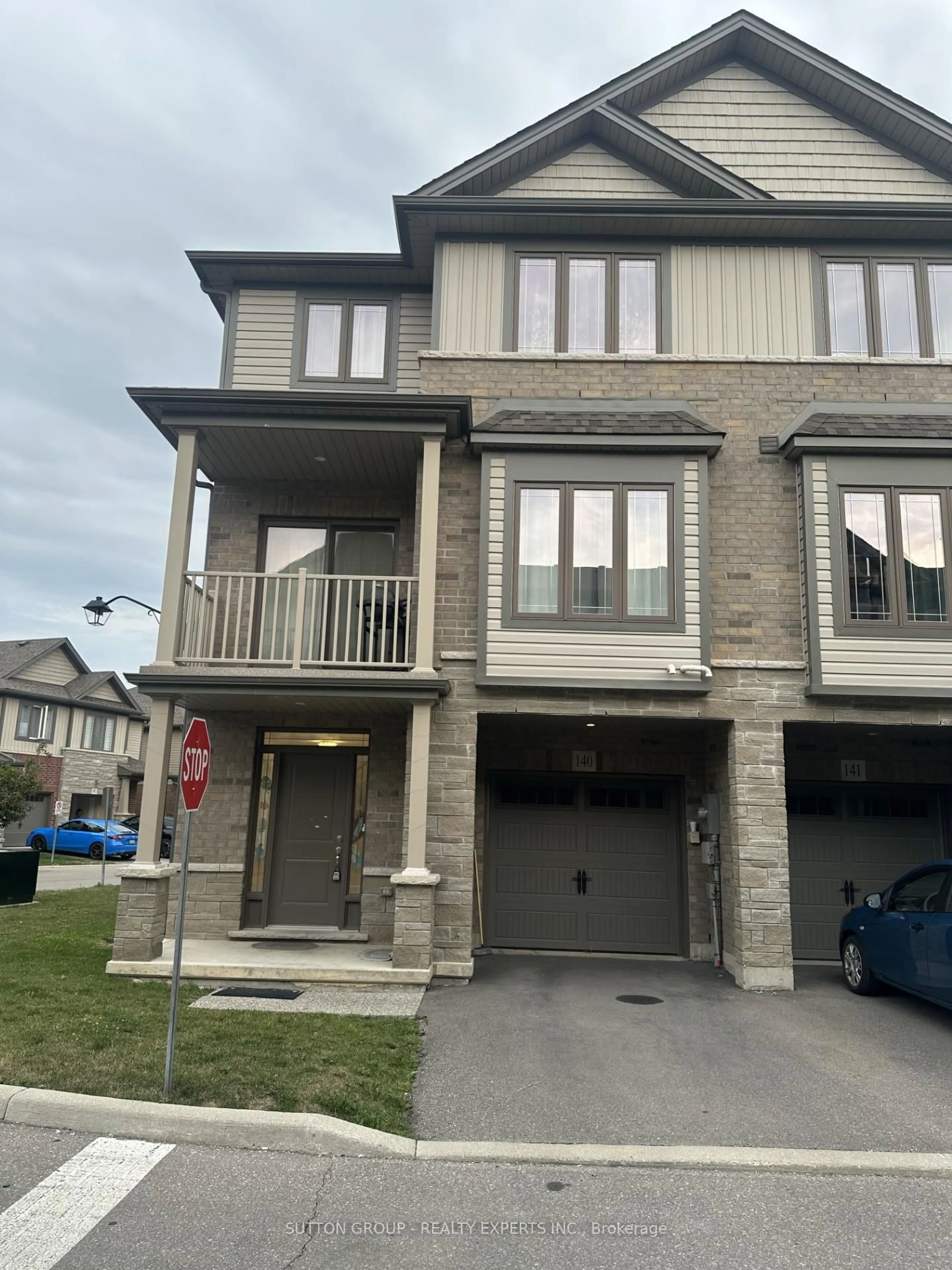 Home with vinyl exterior material, street for 77 Diana Av Ave #140, Brantford Ontario N3T 0R6