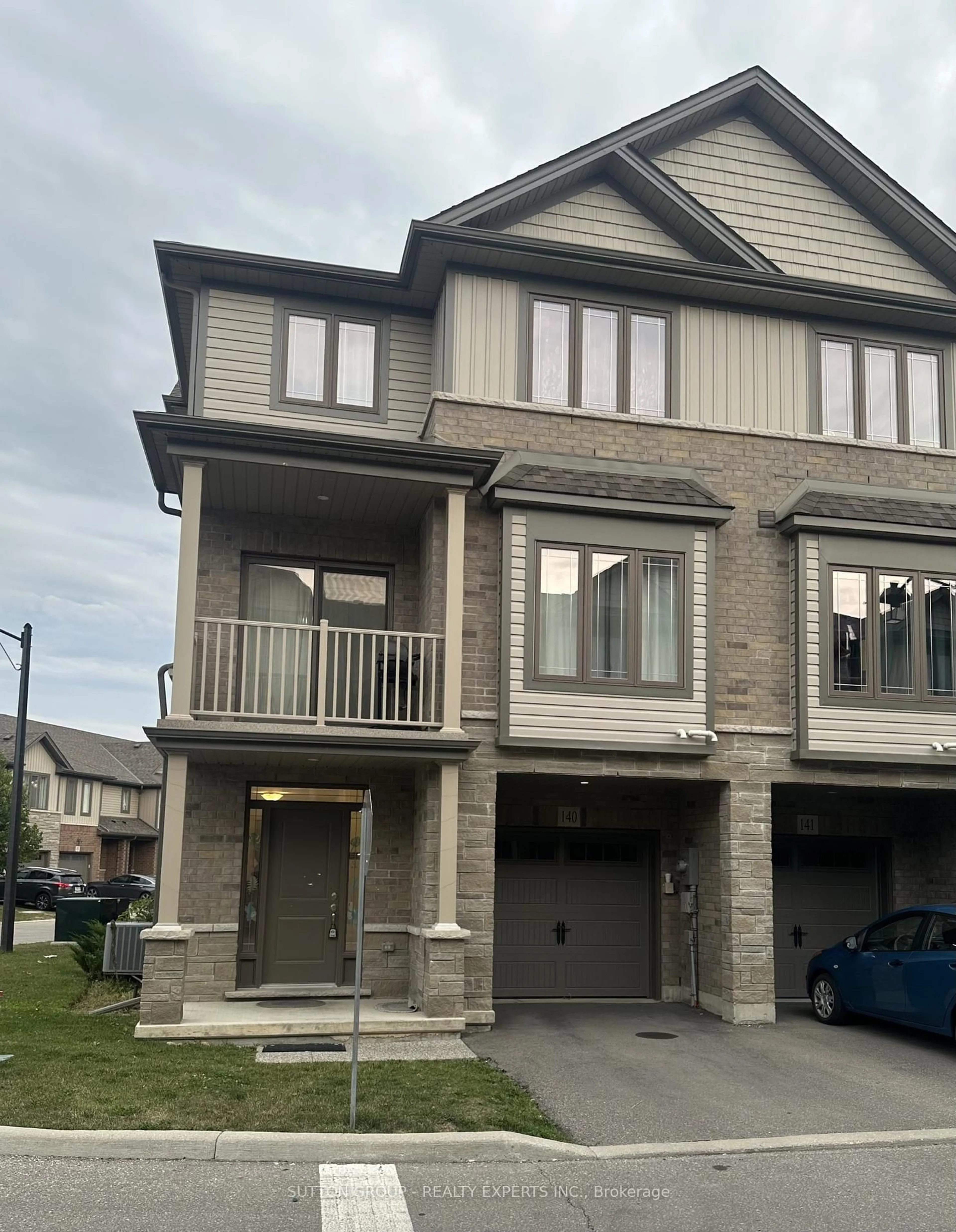 Home with vinyl exterior material, street for 77 Diana Av Ave #140, Brantford Ontario N3T 0R6
