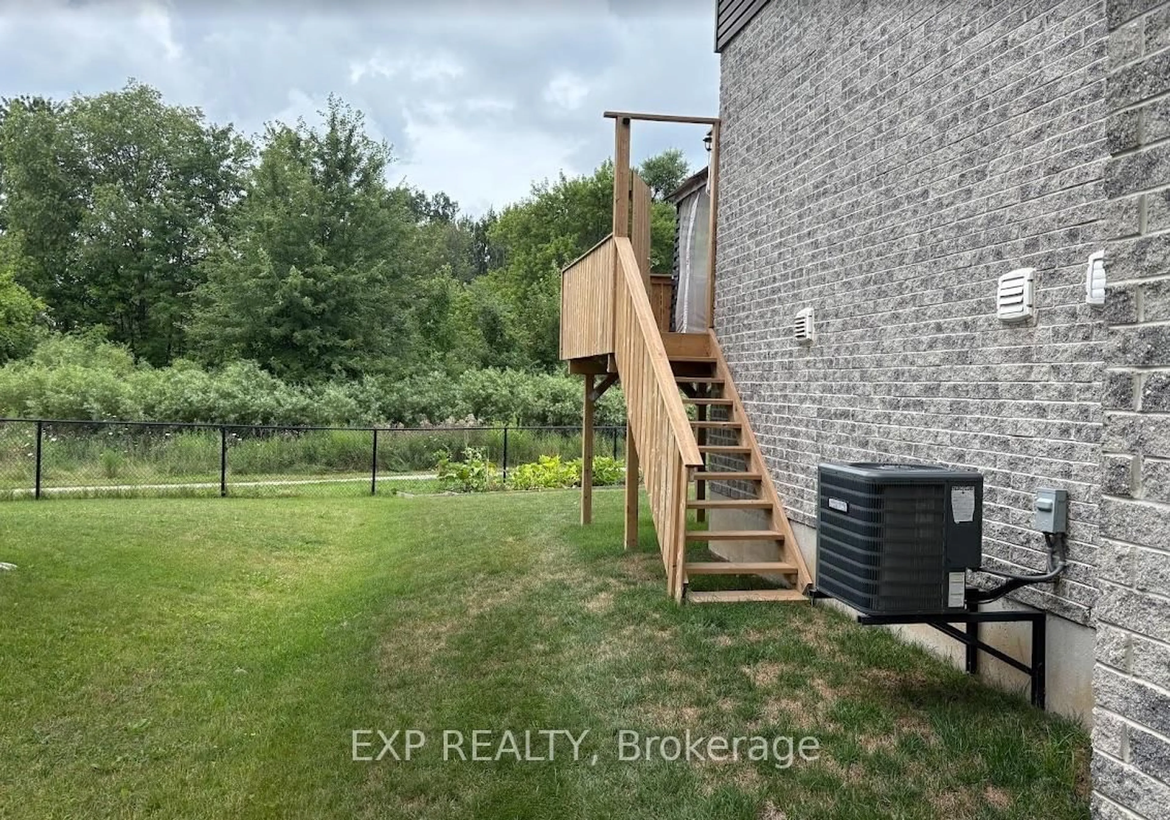A pic from outside/outdoor area/front of a property/back of a property/a pic from drone, unknown for 760 Chelton Rd Rd, London South Ontario N6M 0H8