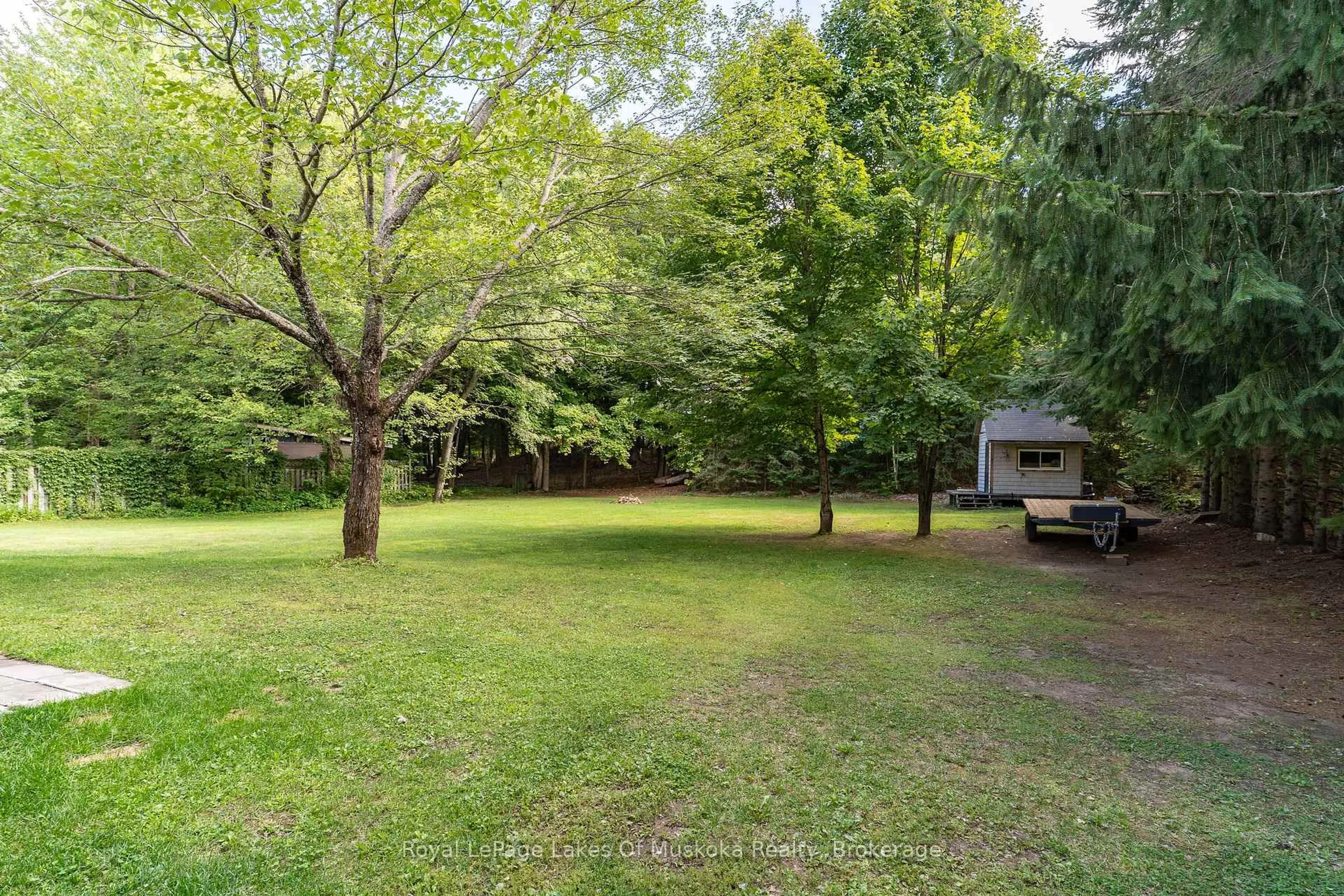 Patio, forest/trees view for 70 Meadow Heights Dr, Bracebridge Ontario P1L 1A3