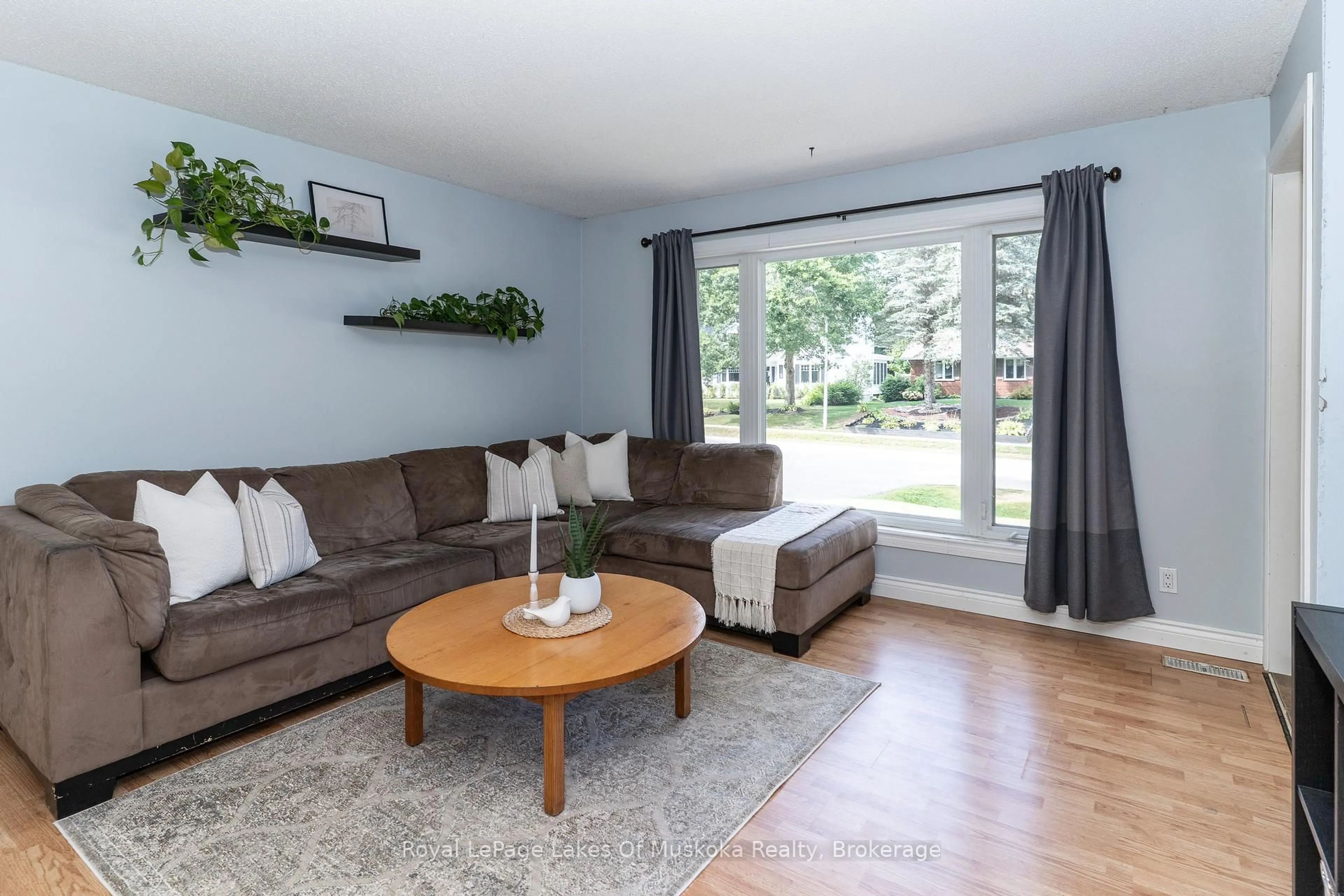 Living room with furniture, wood/laminate floor for 70 Meadow Heights Dr, Bracebridge Ontario P1L 1A3