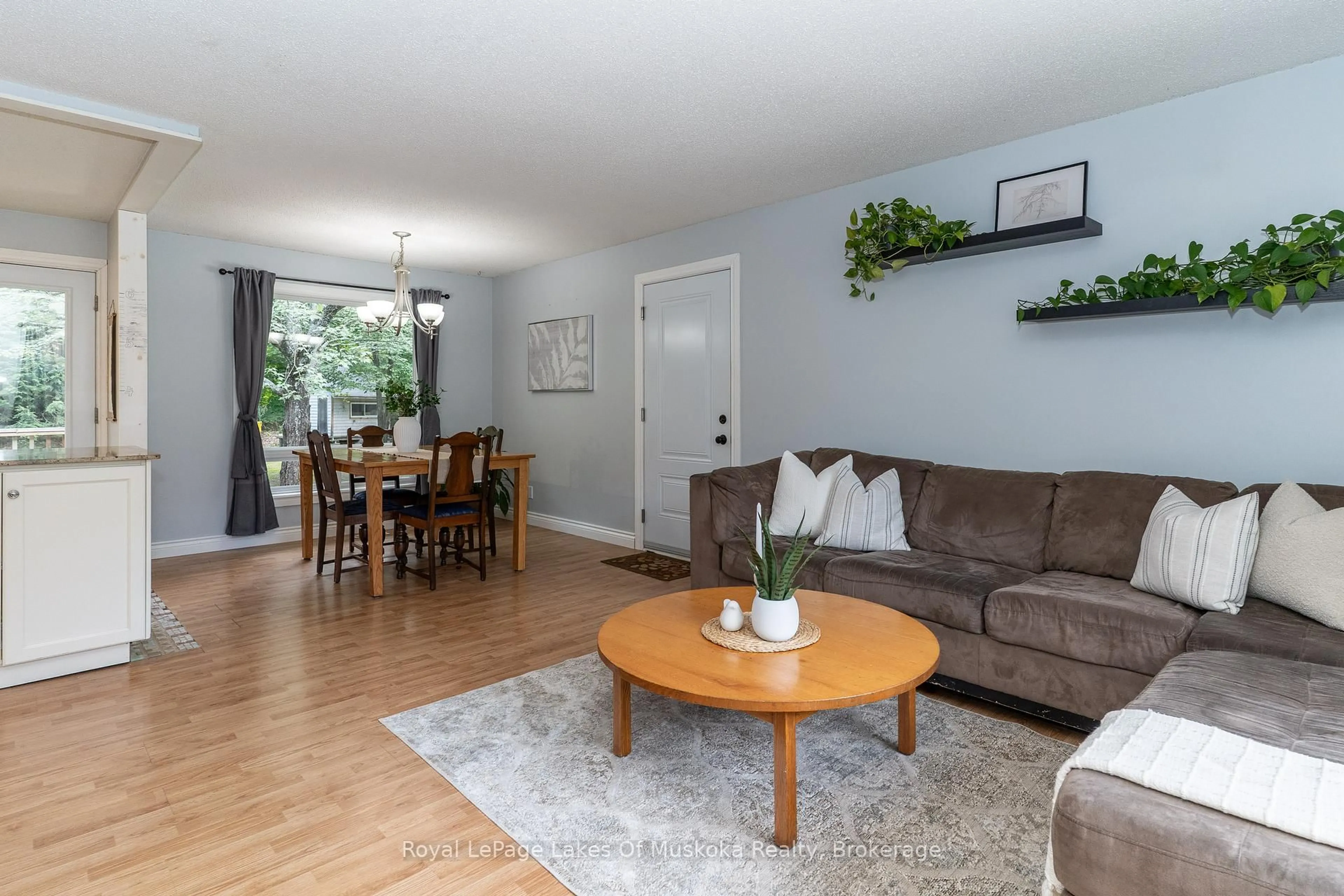 Living room with furniture, wood/laminate floor for 70 Meadow Heights Dr, Bracebridge Ontario P1L 1A3
