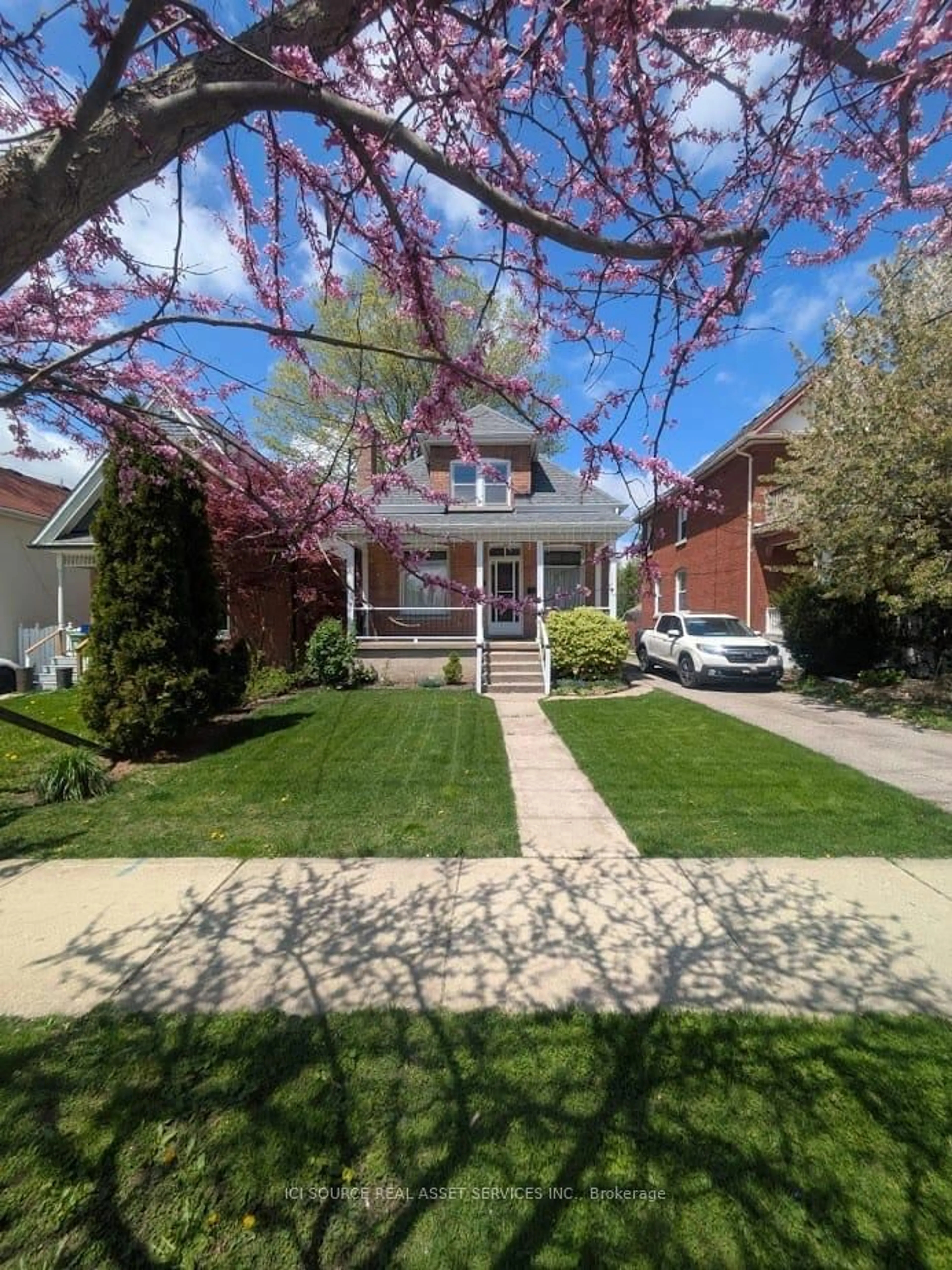 Unknown for 412 Grosvenor St, London East Ontario N5Y 3S4