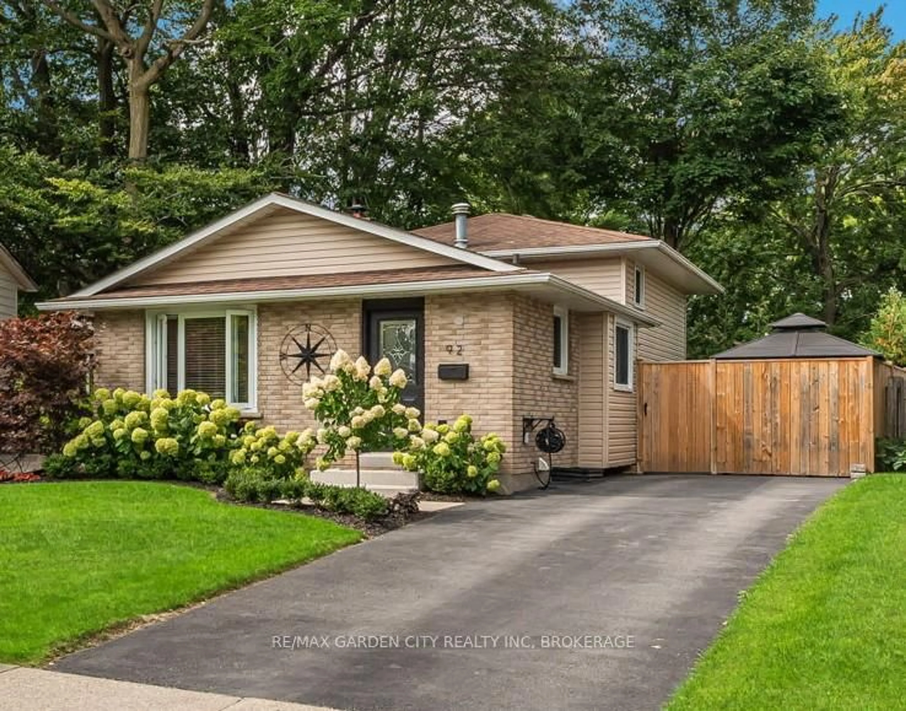 Home with brick exterior material, street for 92 Glen Park Dr, Welland Ontario L3C 6J9