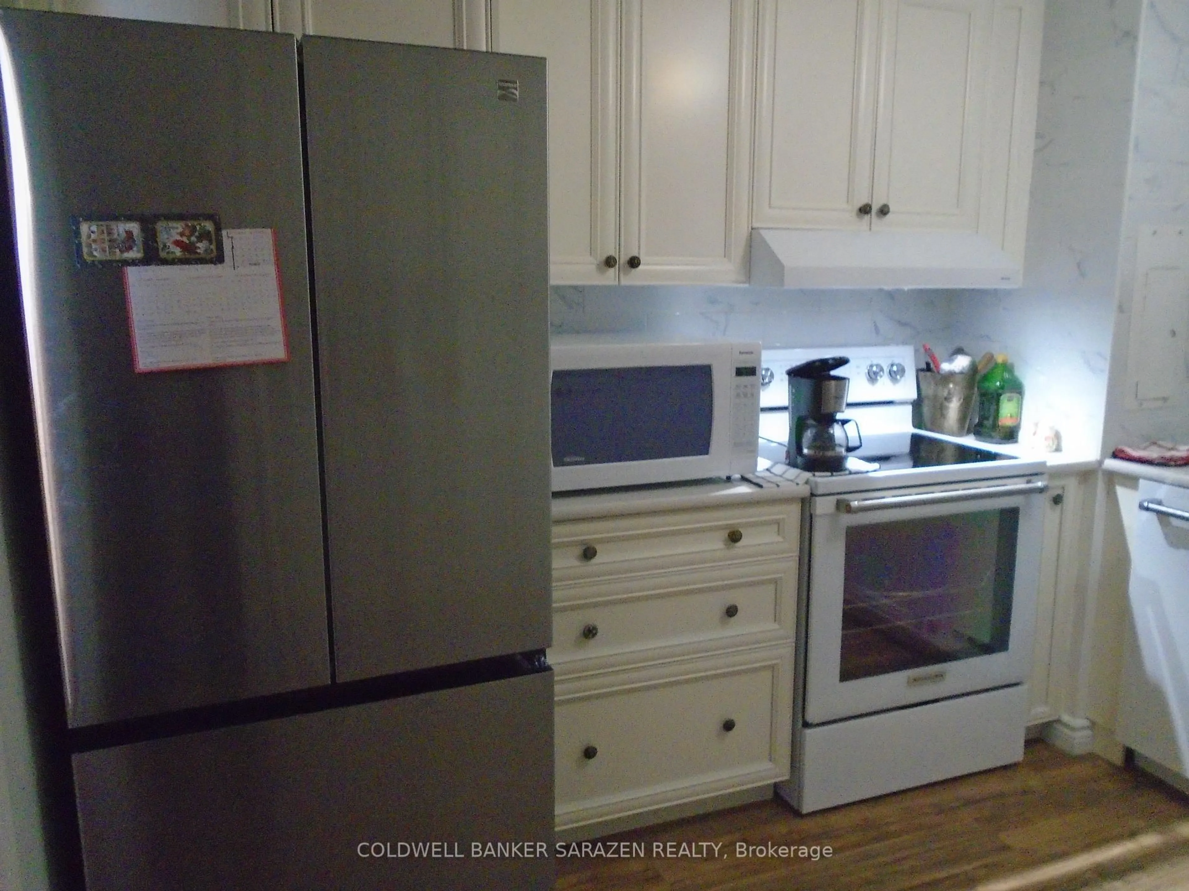 Standard kitchen, wood/laminate floor for 2951 RIVERSIDE Dr #414, Ottawa Ontario K1V 8W6