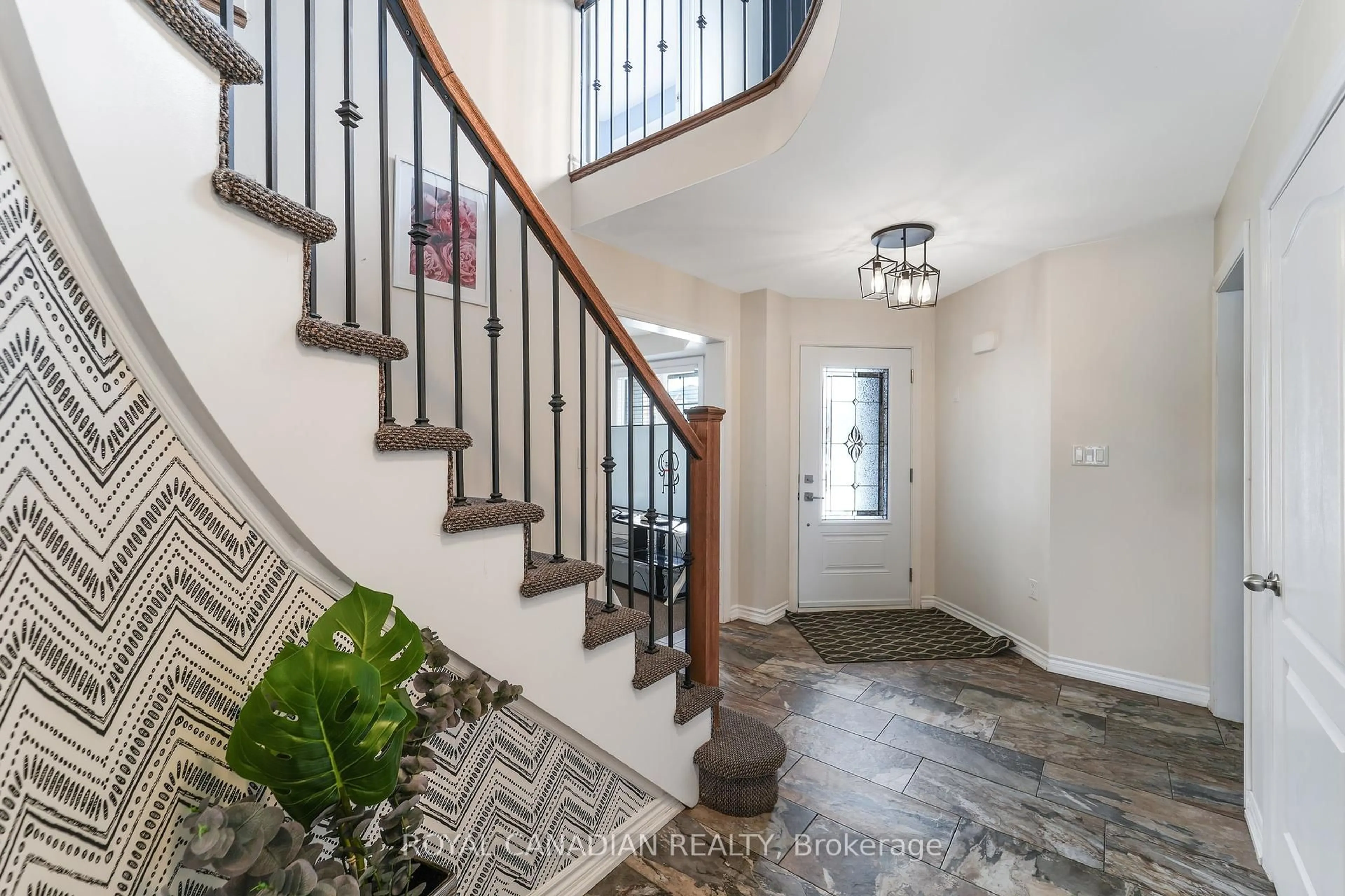 Indoor entryway for 26 Lords Dr, Trent Hills Ontario K0L 1Y0