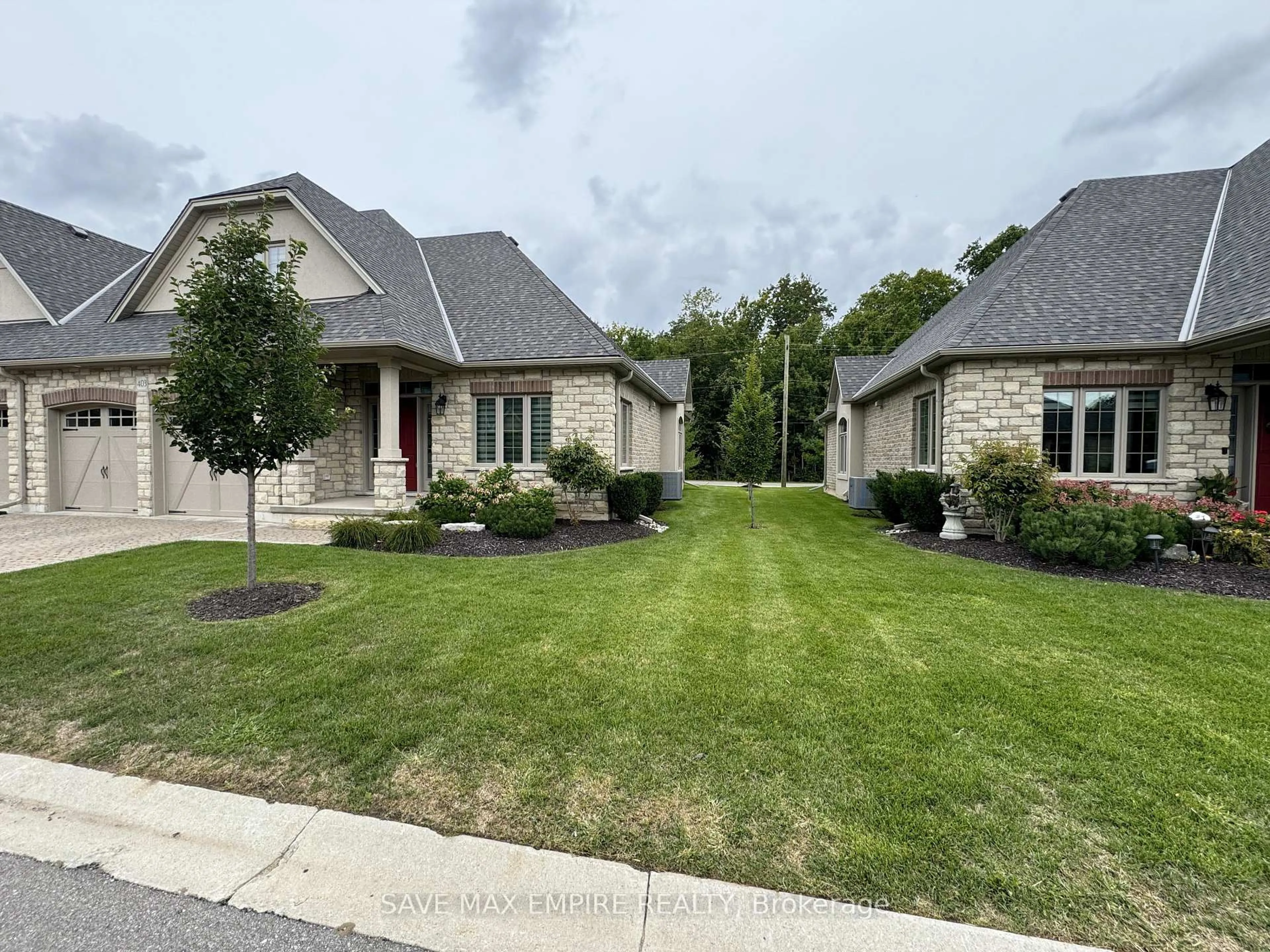 A pic from outside/outdoor area/front of a property/back of a property/a pic from drone, street for 5 Wood Haven Dr #403, Tillsonburg Ontario N4G 0A8