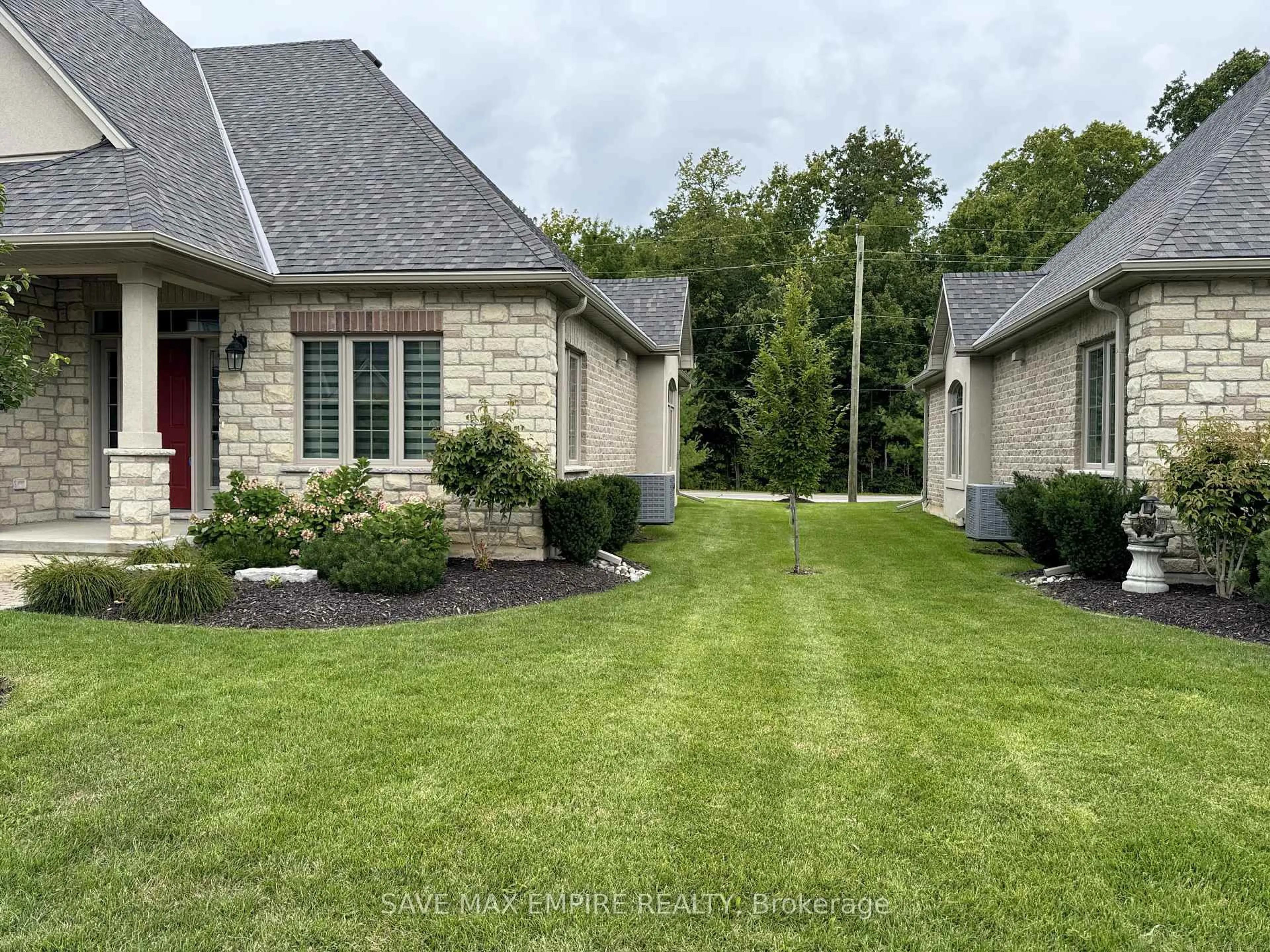 A pic from outside/outdoor area/front of a property/back of a property/a pic from drone, street for 5 Wood Haven Dr #403, Tillsonburg Ontario N4G 0A8