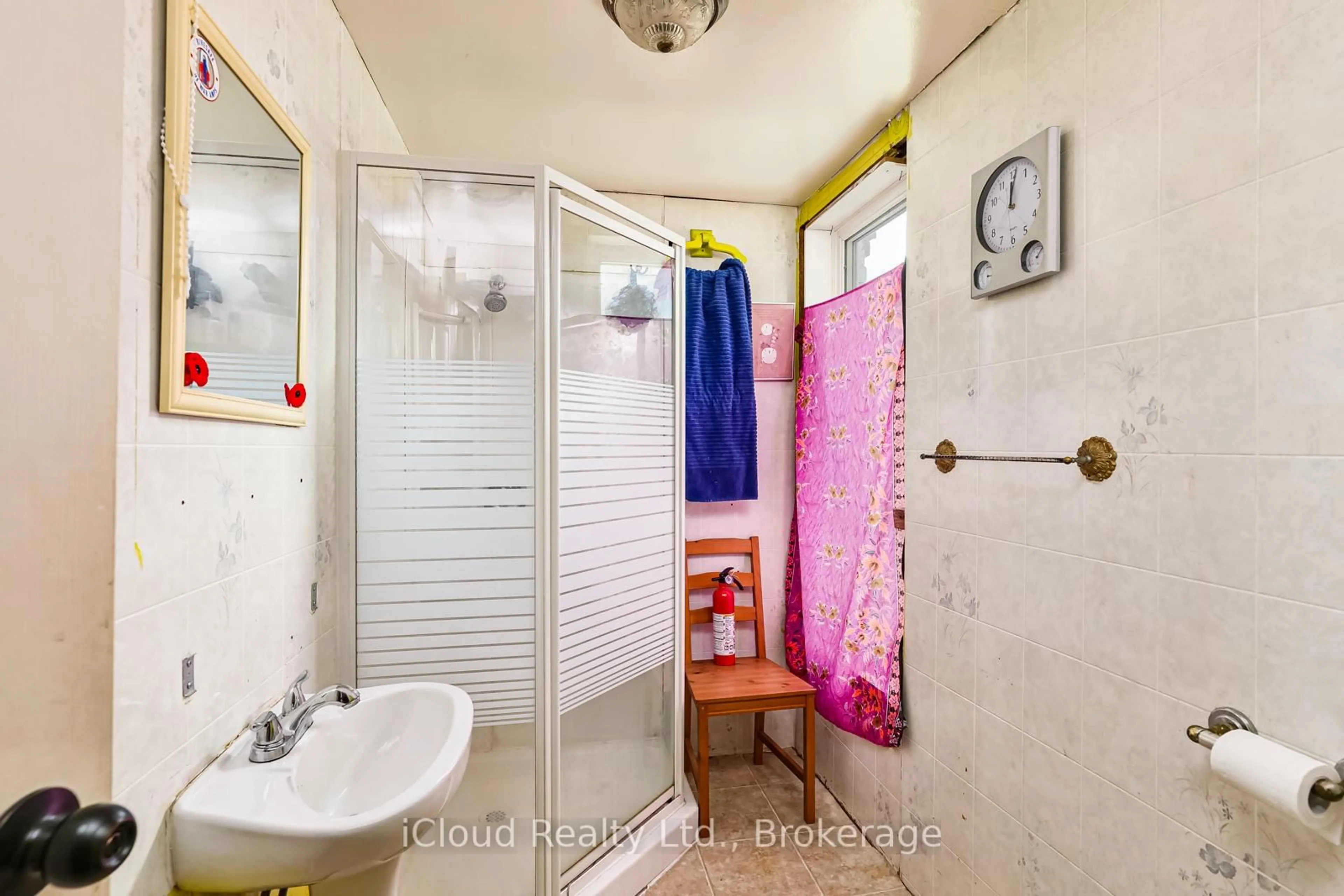 Standard bathroom, unknown for 1085 3rd A Ave, Owen Sound Ontario N4K 2L1