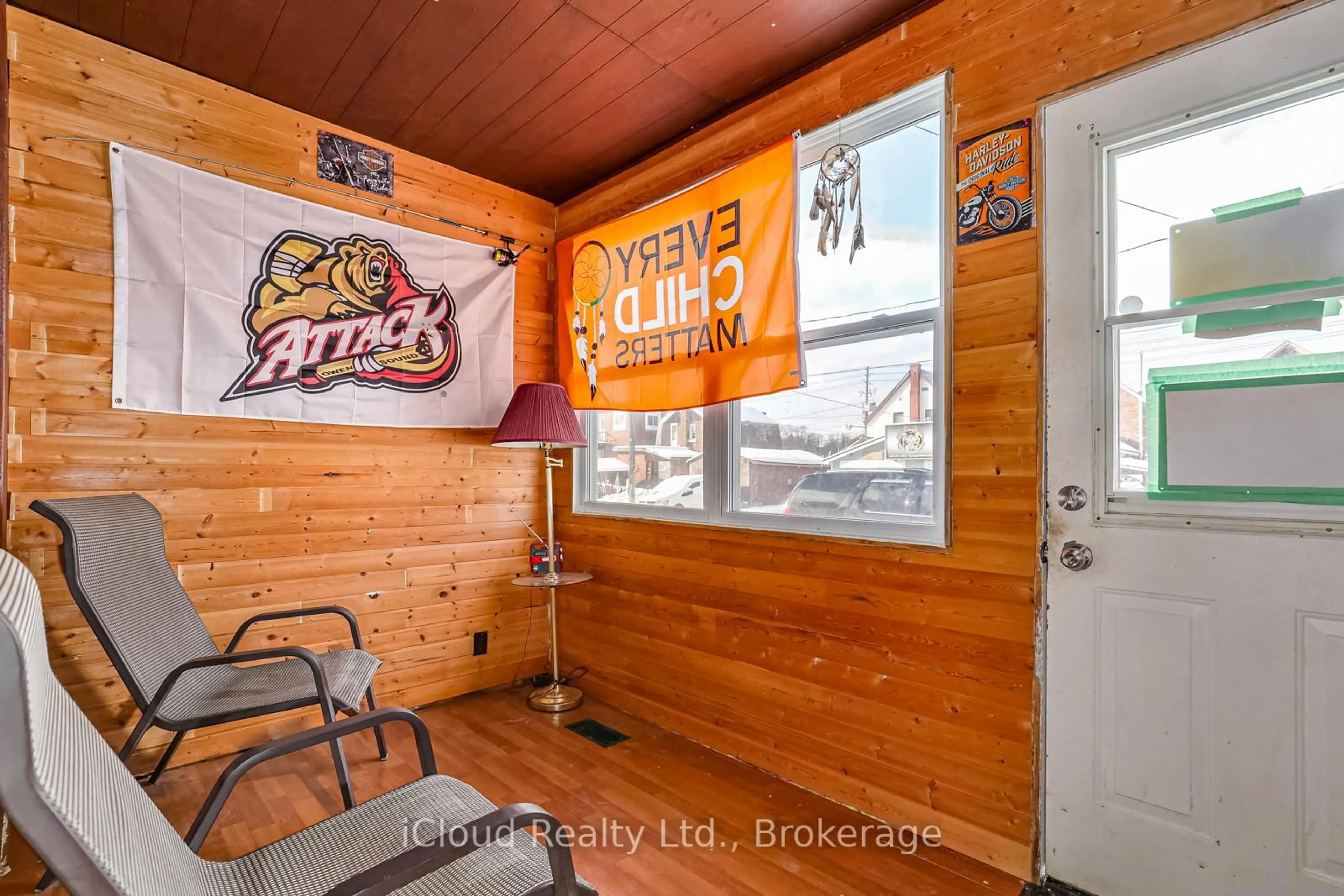 Indoor entryway for 1085 3rd A Ave, Owen Sound Ontario N4K 2L1