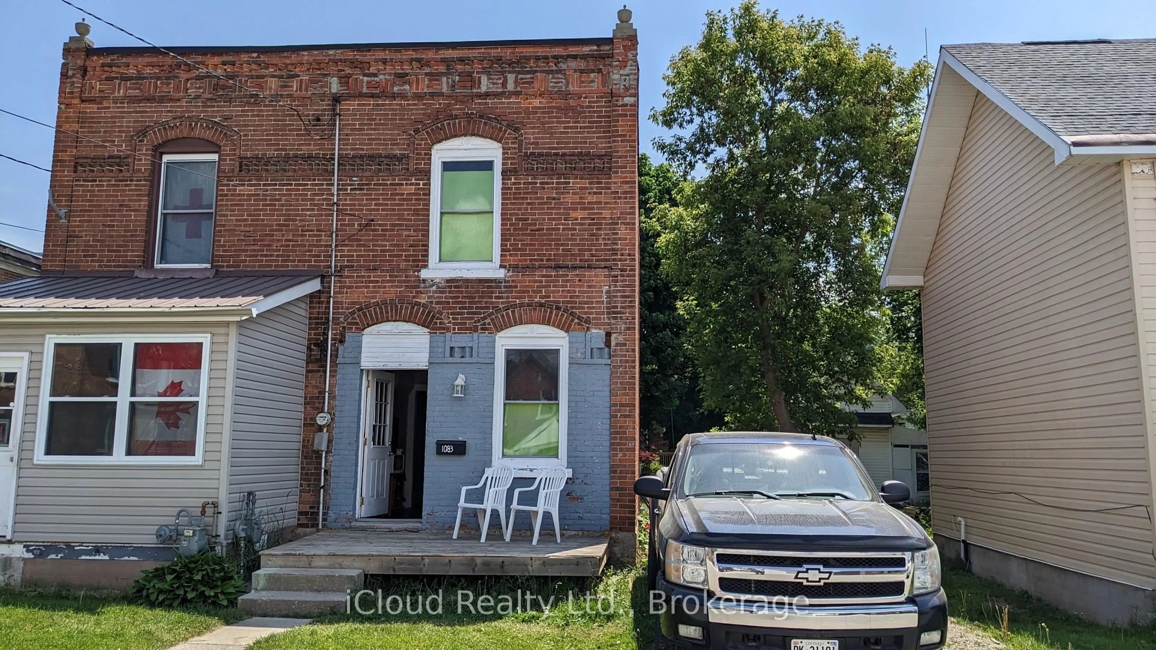 A pic from outside/outdoor area/front of a property/back of a property/a pic from drone, street for 1083 3rd A Ave, Owen Sound Ontario N4K 2L1
