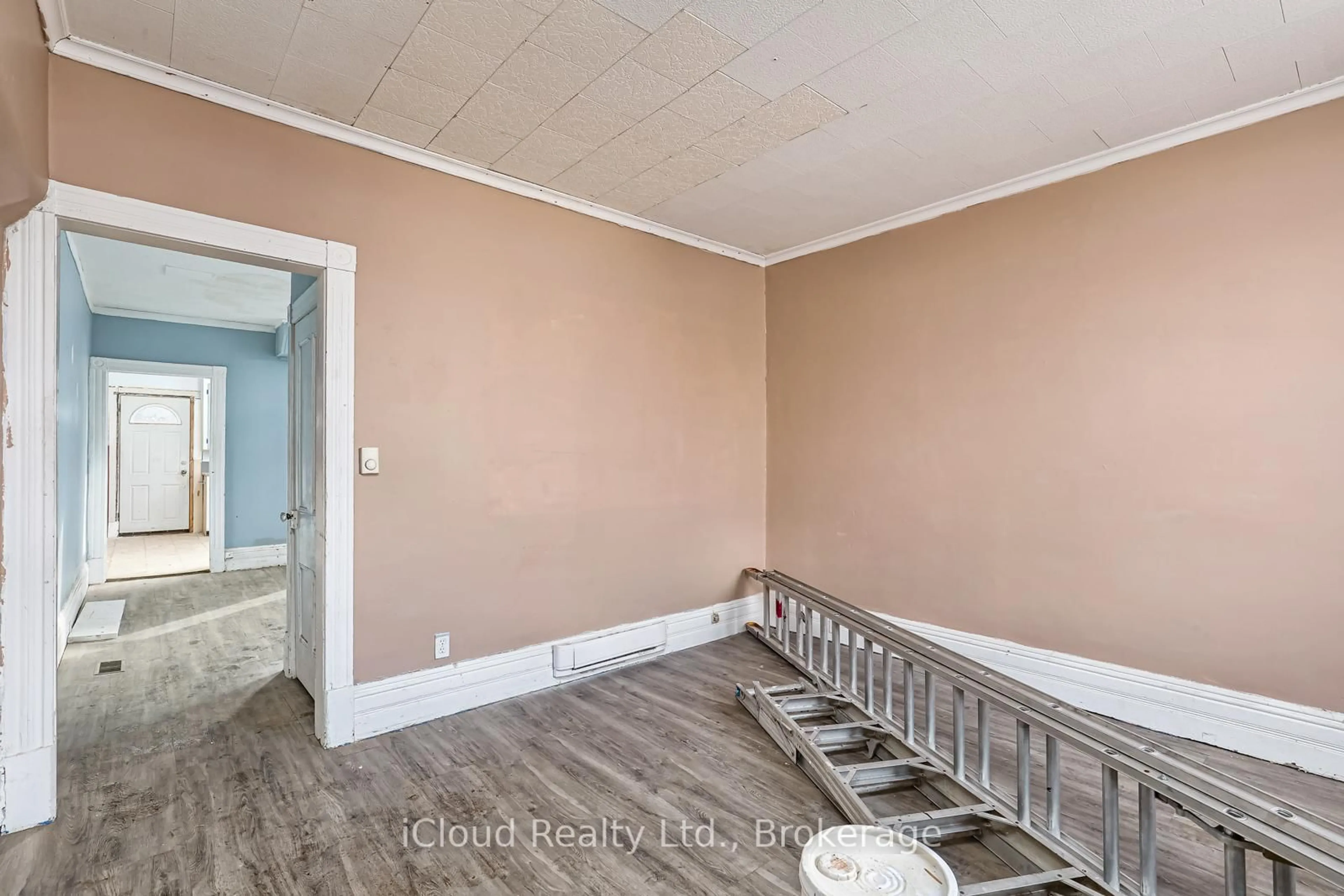 A pic of a room for 1083 3rd A Ave, Owen Sound Ontario N4K 2L1
