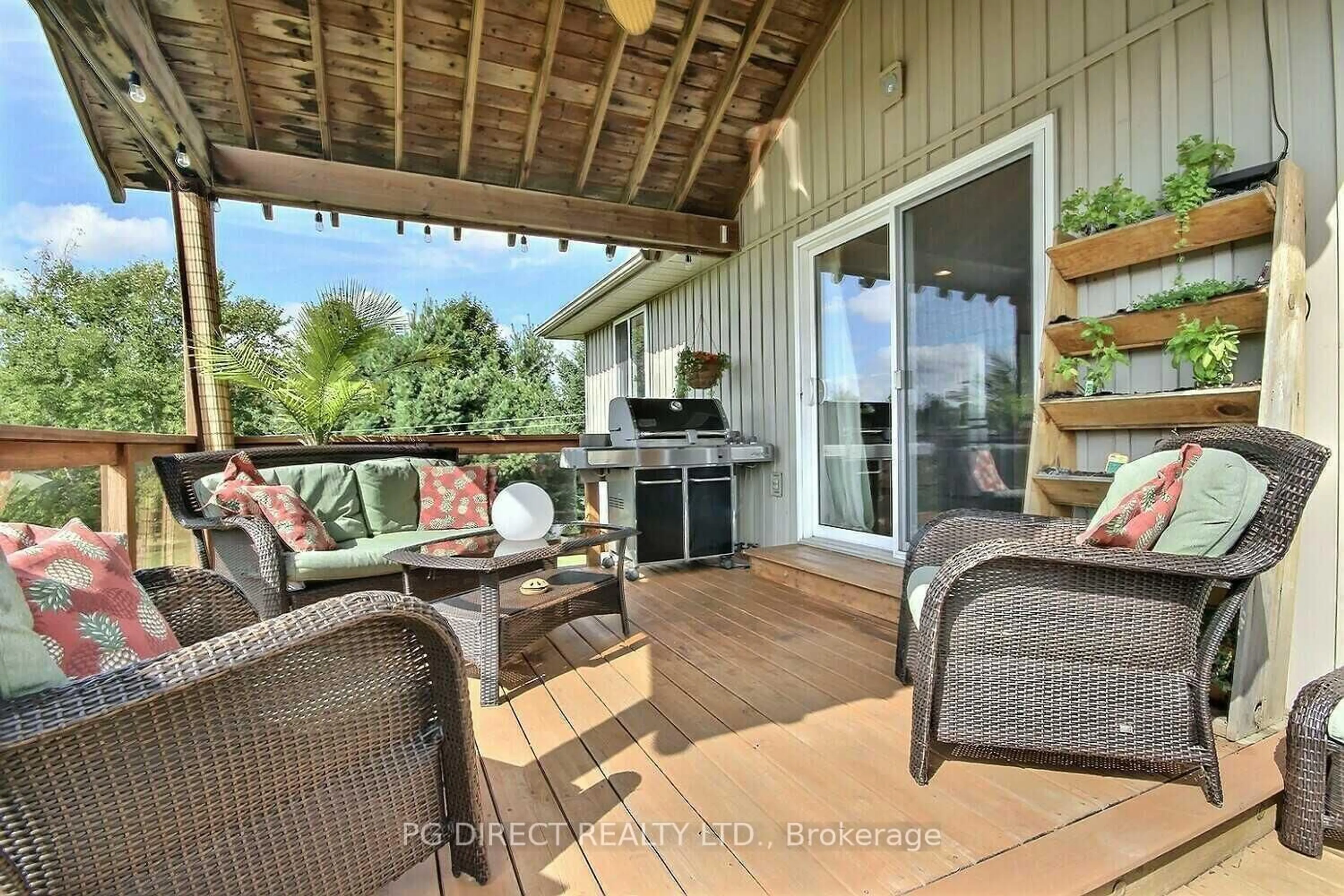 Patio, water/lake/river/ocean view for 106 Fitzgerald Rd, Ingleside Ontario K8V 5P4