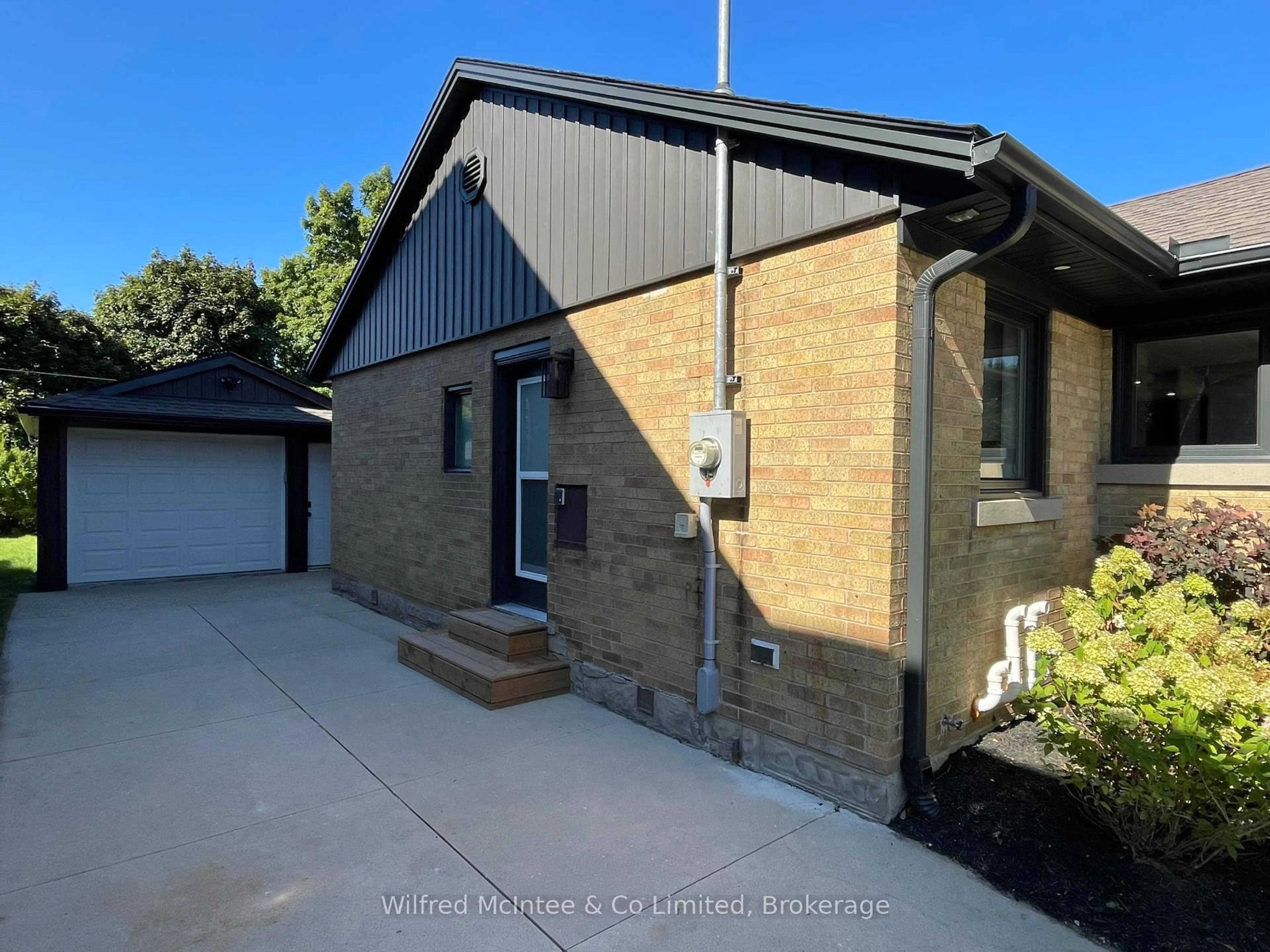 Home with brick exterior material, street for 166 Cornwall St, Waterloo Ontario N2J 1H6