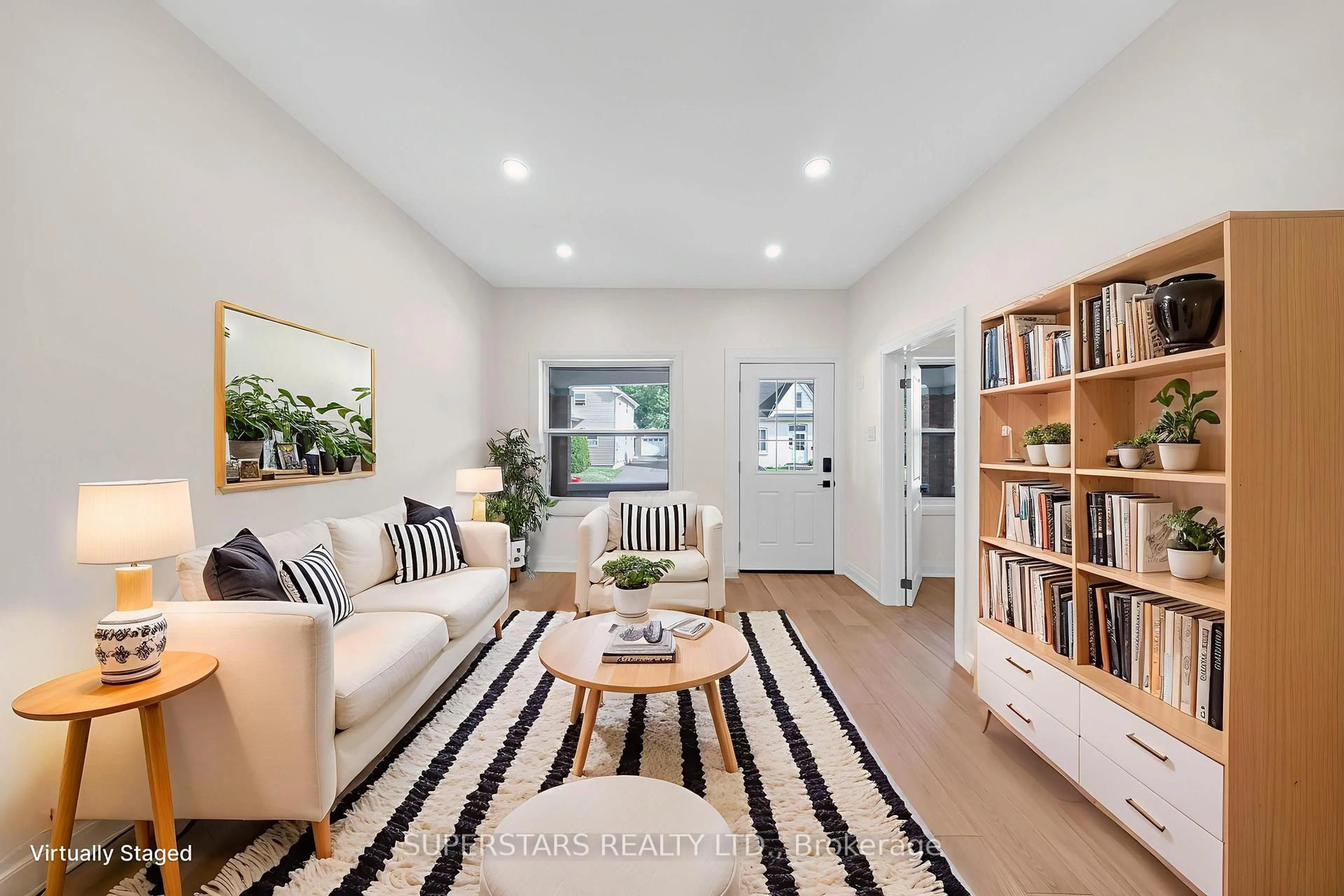 Living room with furniture, unknown for 972 Dame St, London East Ontario N5Z 1M6