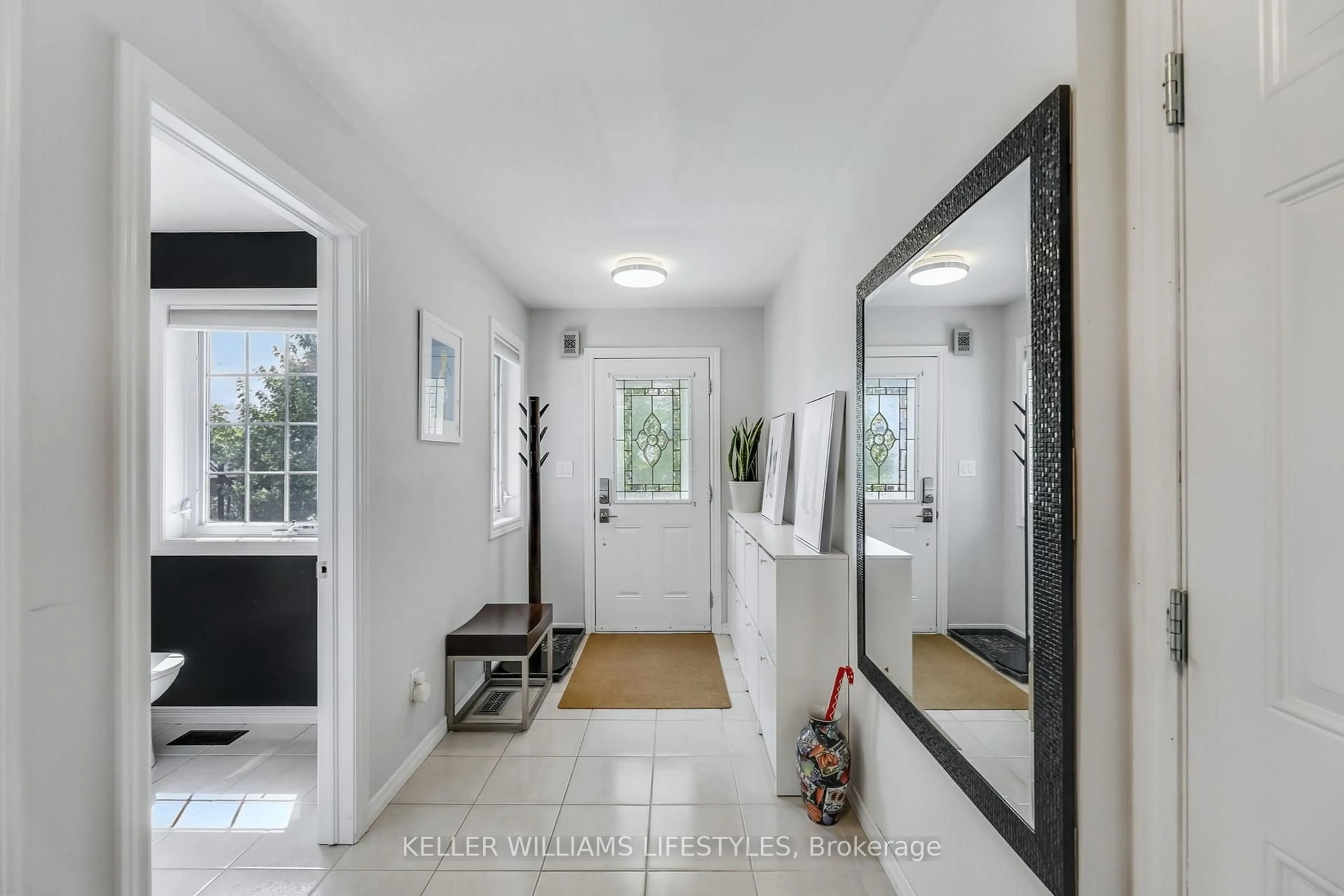 Indoor entryway for 1240 BAIRD St, London North Ontario N6H 0G5