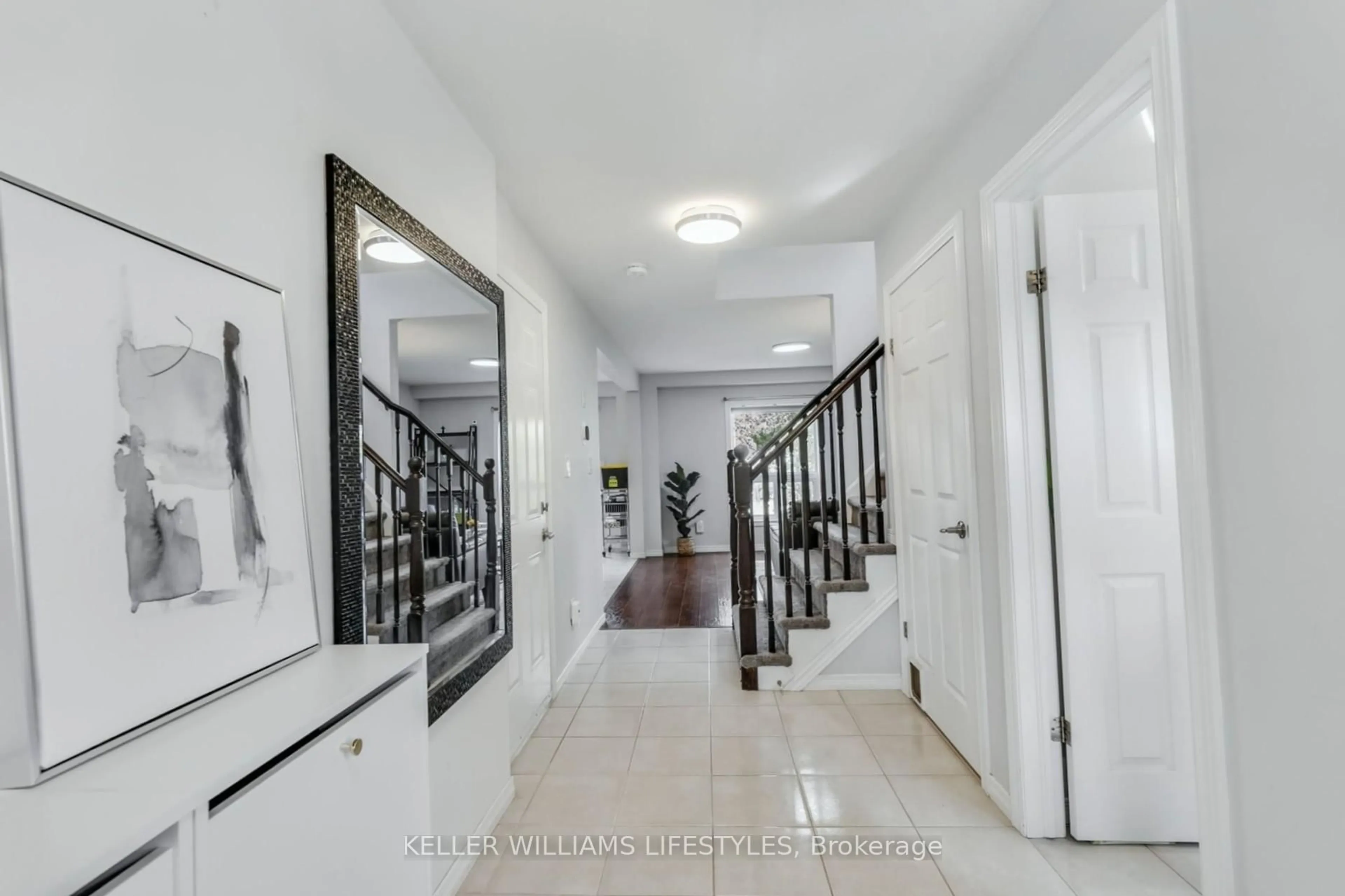 Indoor entryway for 1240 BAIRD St, London North Ontario N6H 0G5