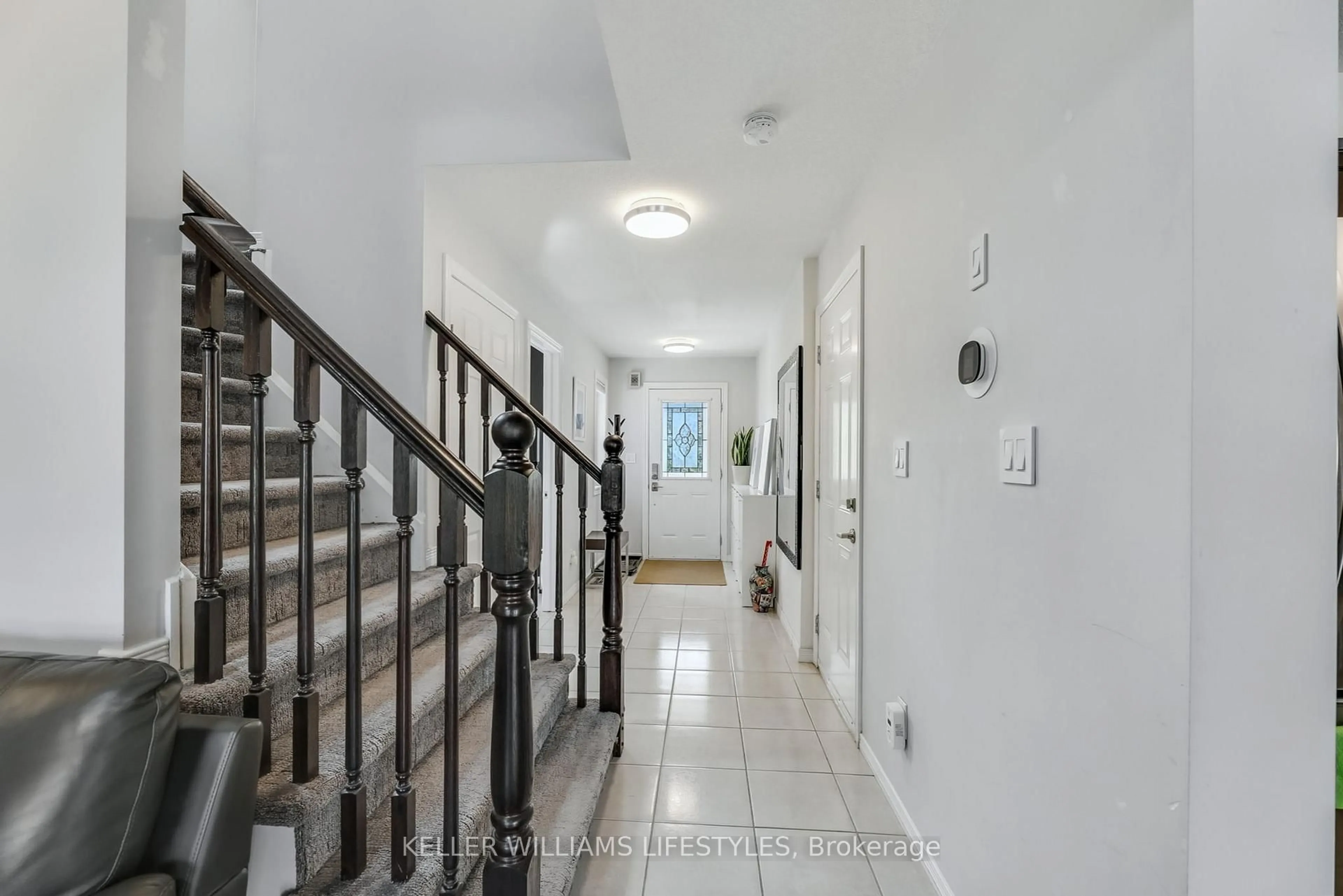 Indoor foyer for 1240 BAIRD St, London North Ontario N6H 0G5