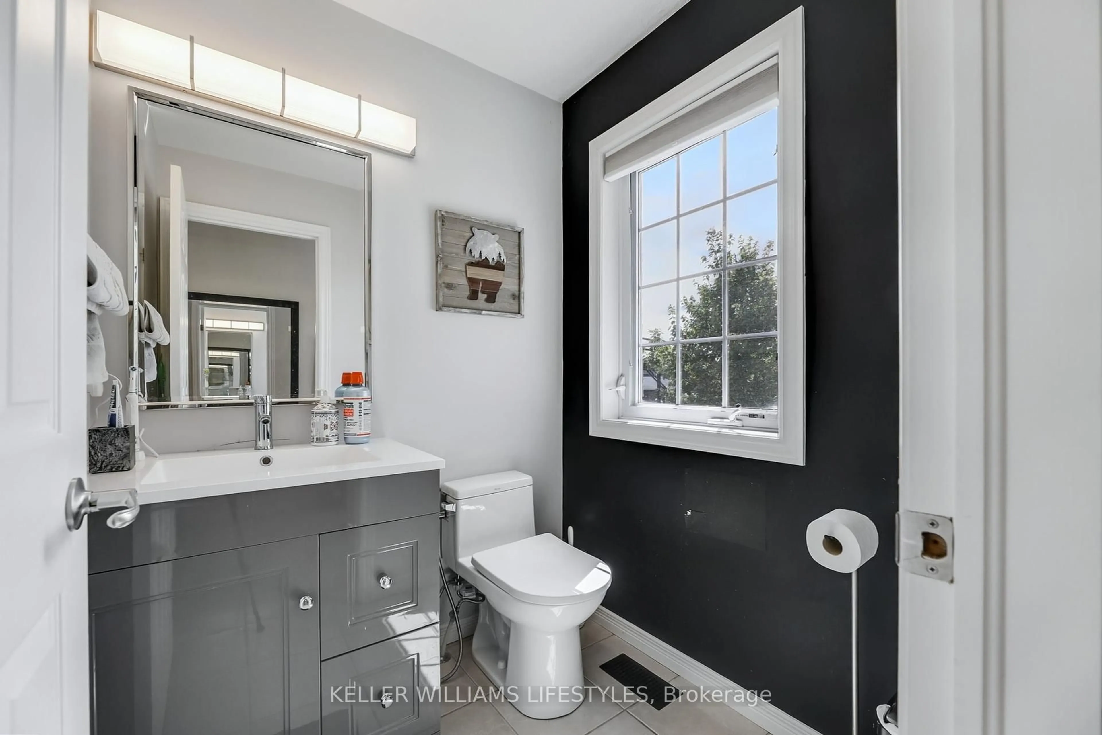 Contemporary bathroom, ceramic/tile floor for 1240 BAIRD St, London North Ontario N6H 0G5