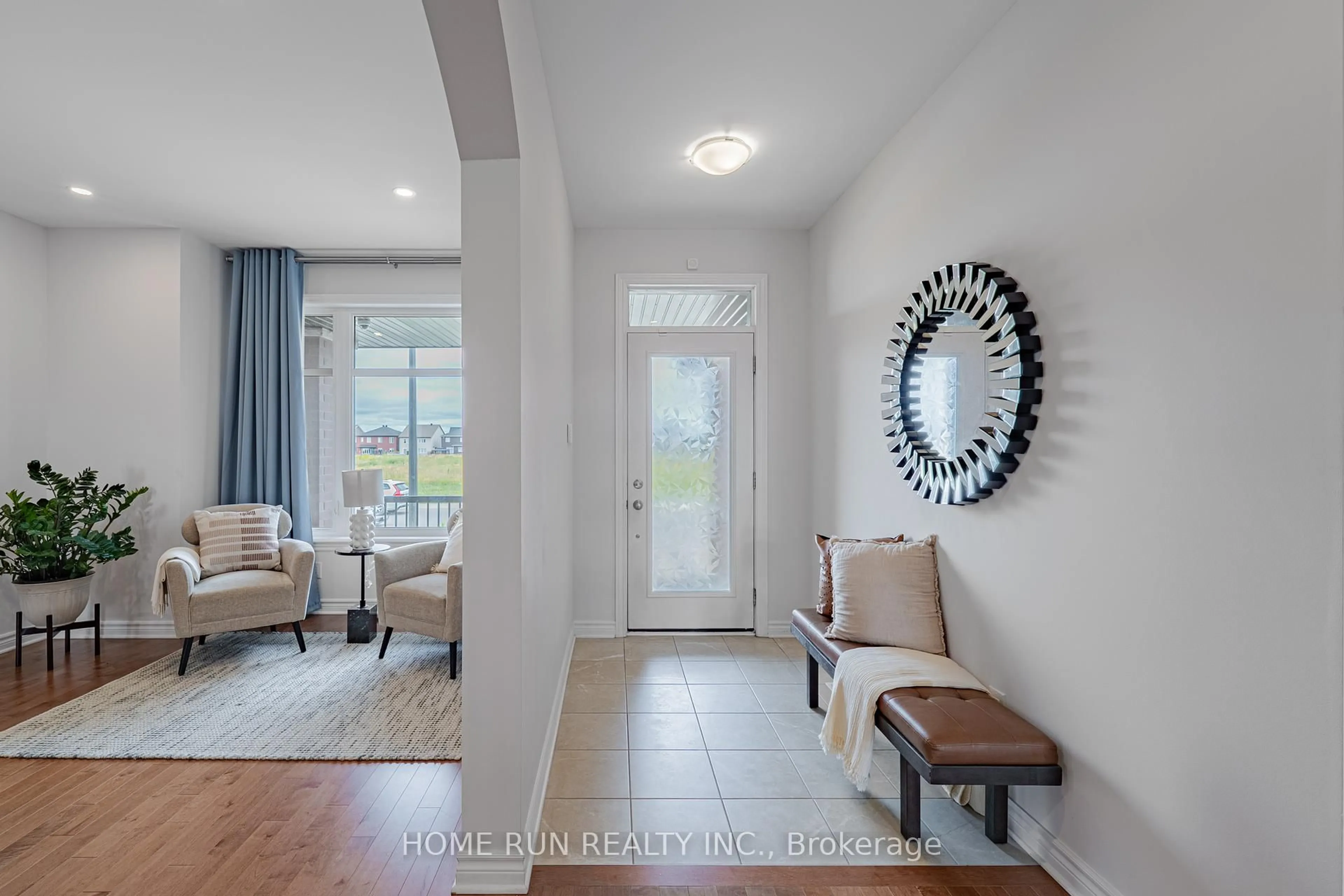 Indoor entryway for 609 Triangle St, Stittsville Ontario K2V 0L8