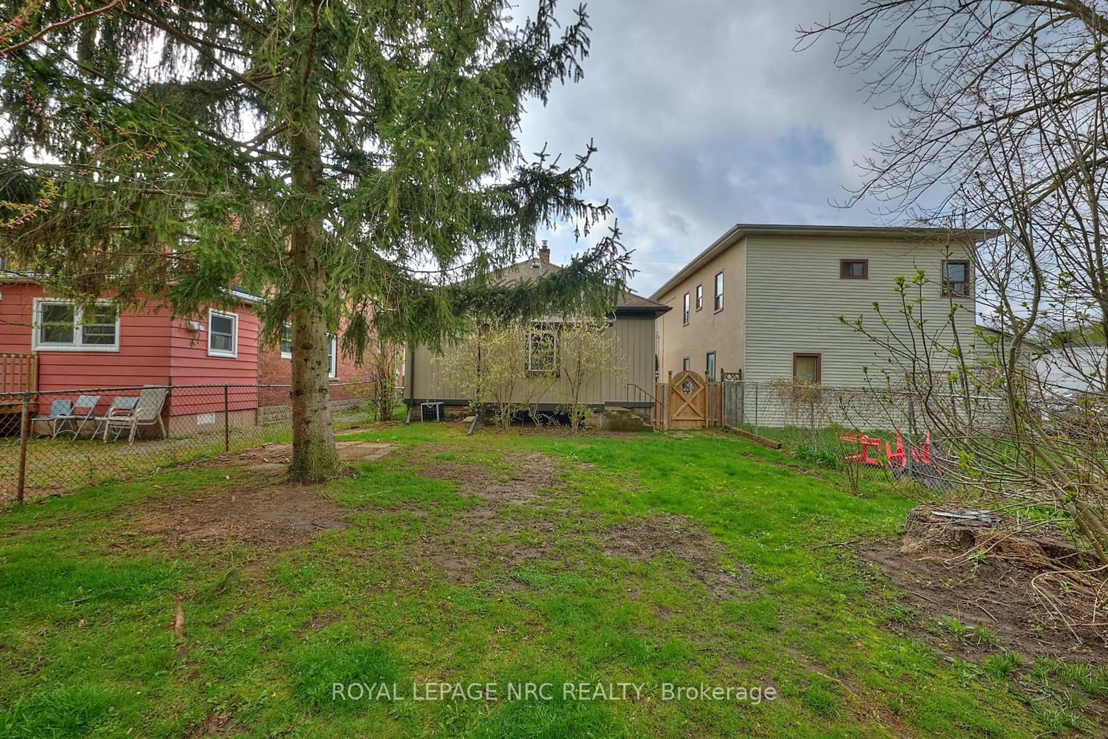 Unknown for 11 Beech St, St. Catharines Ontario L2R 2B6