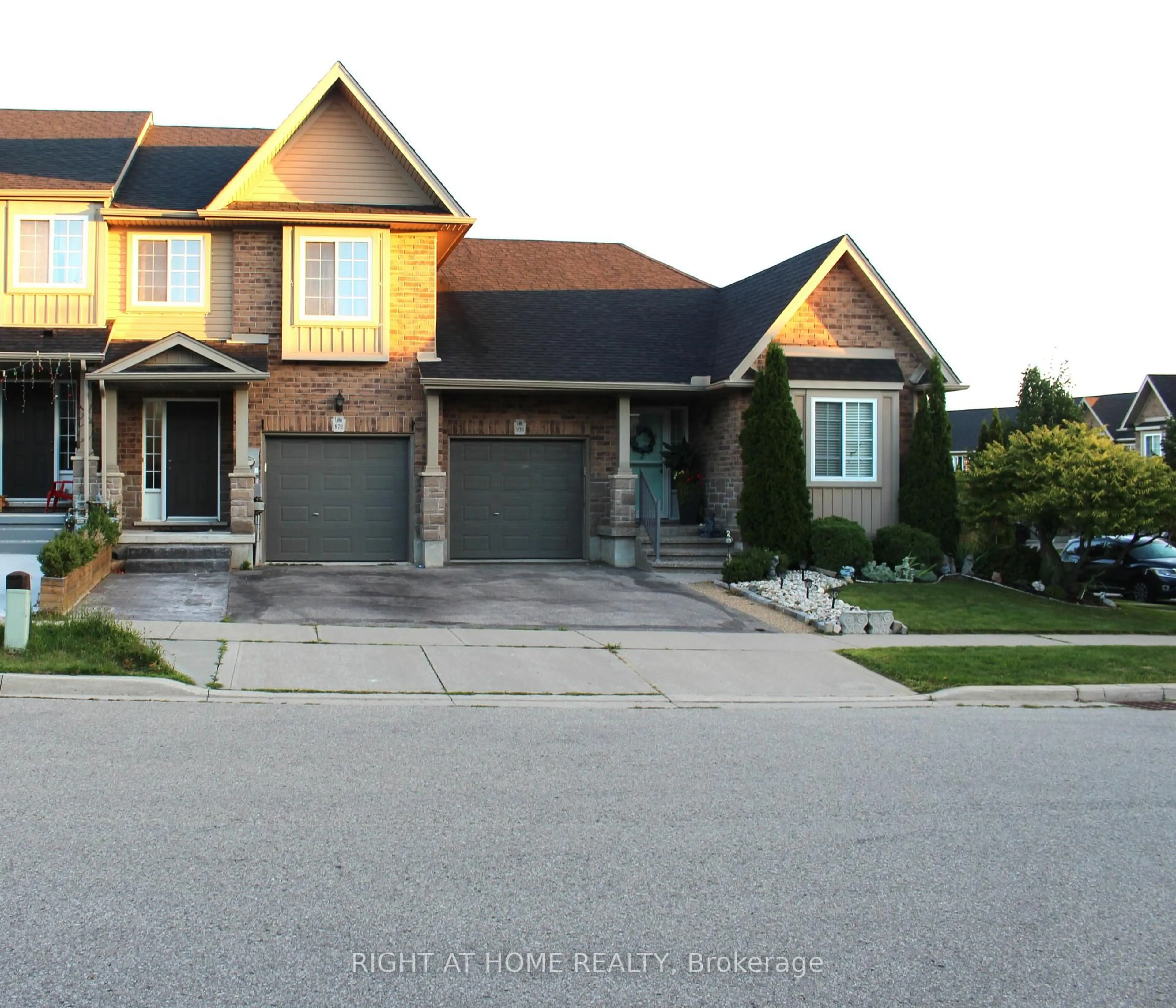Home with brick exterior material, street for 972 Zeller Cres, Kitchener Ontario N2A 0C9