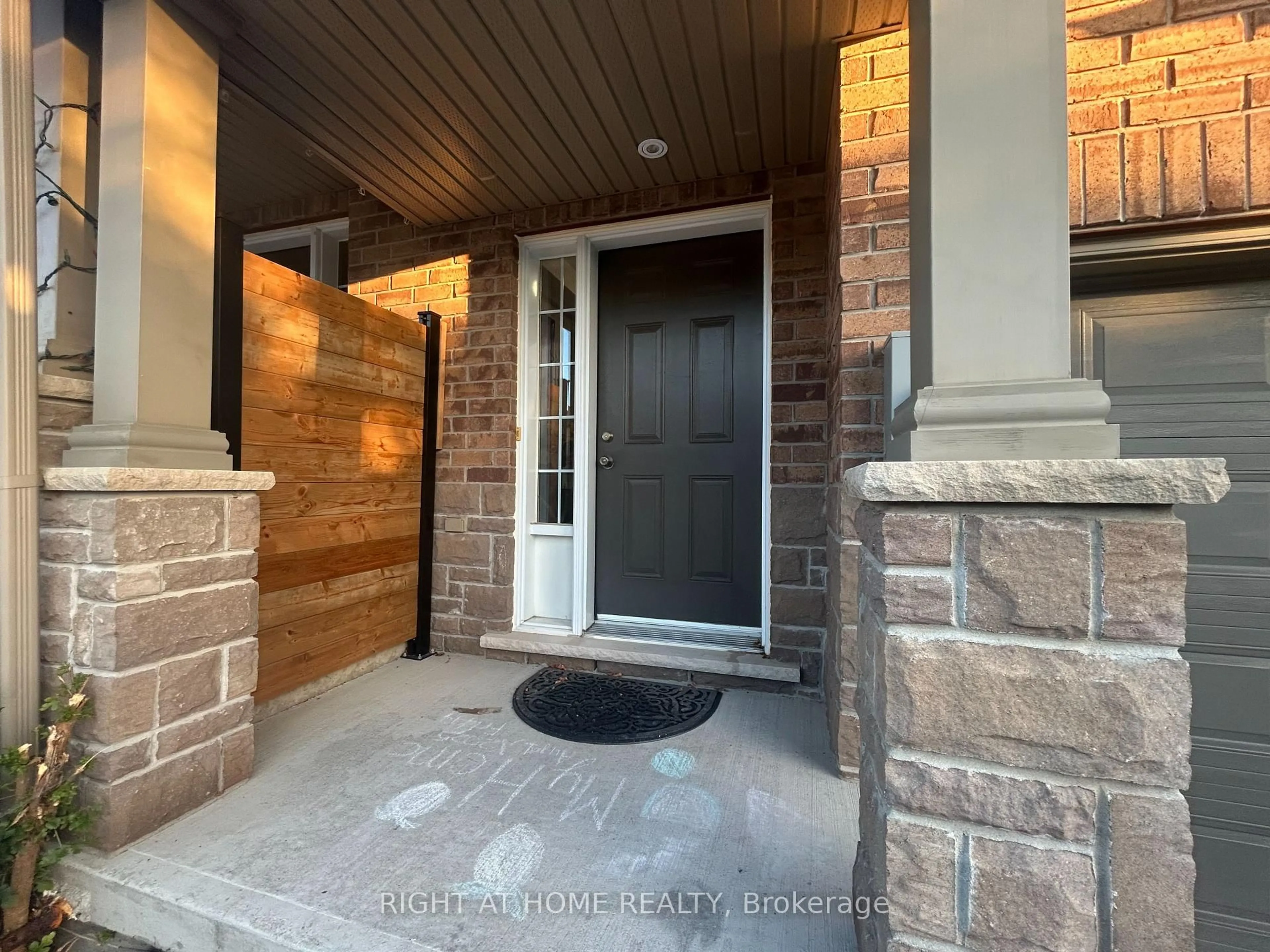 Indoor entryway for 972 Zeller Cres, Kitchener Ontario N2A 0C9