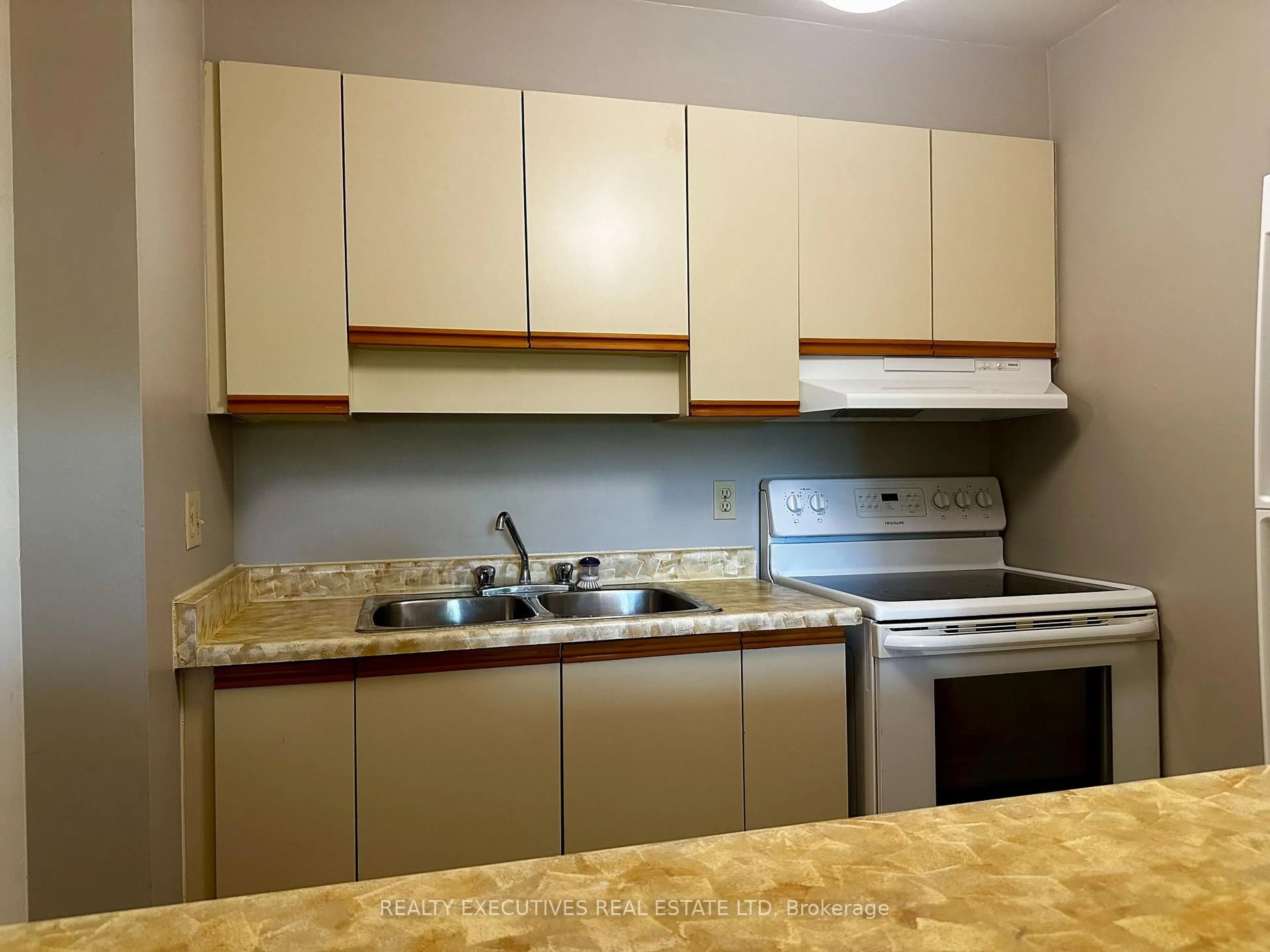 Standard kitchen, unknown for 214 Viewmount Dr #408, Ottawa Ontario K2E 7X3