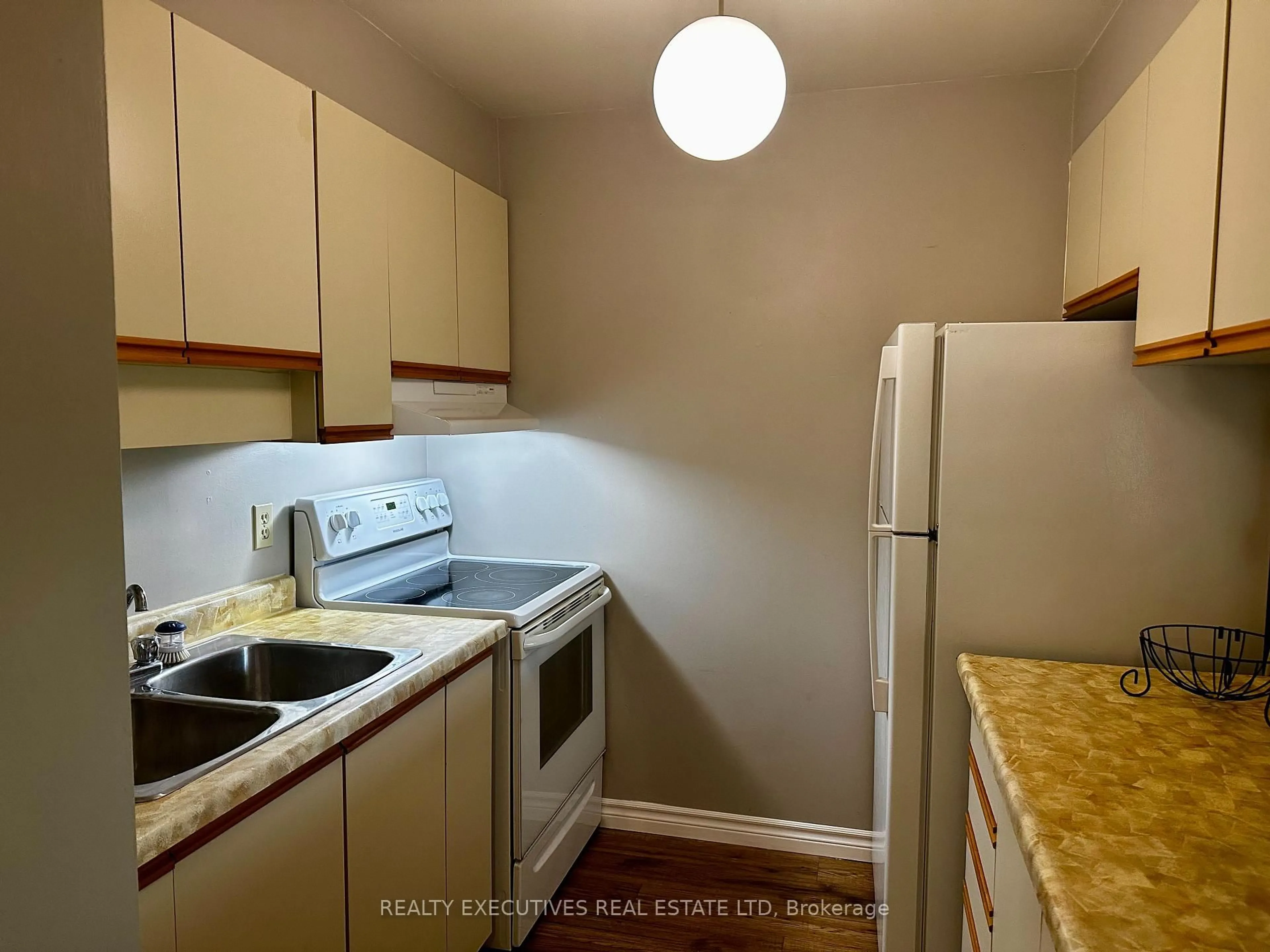 Standard kitchen, unknown for 214 Viewmount Dr #408, Ottawa Ontario K2E 7X3