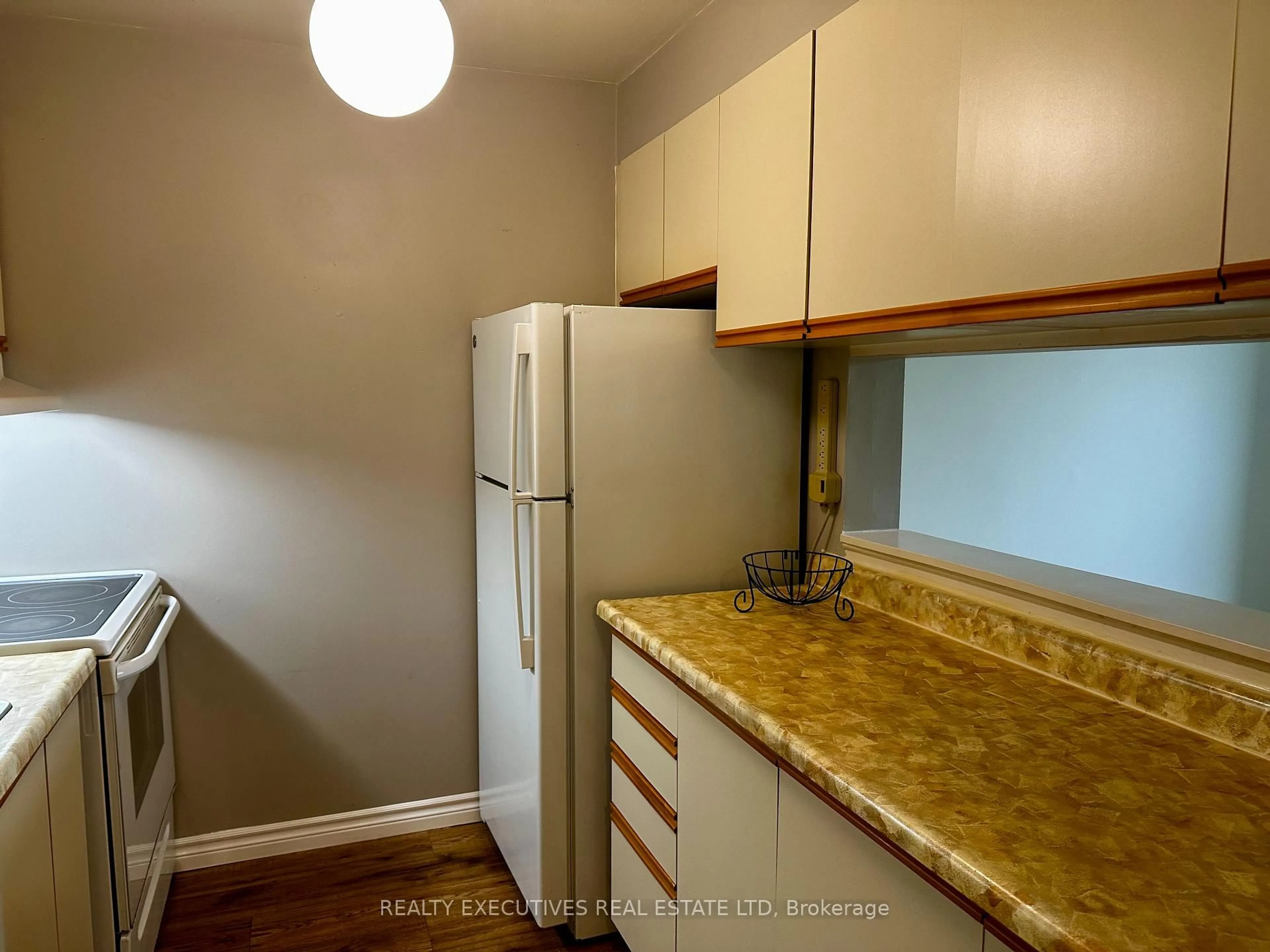 Standard kitchen, unknown for 214 Viewmount Dr #408, Ottawa Ontario K2E 7X3
