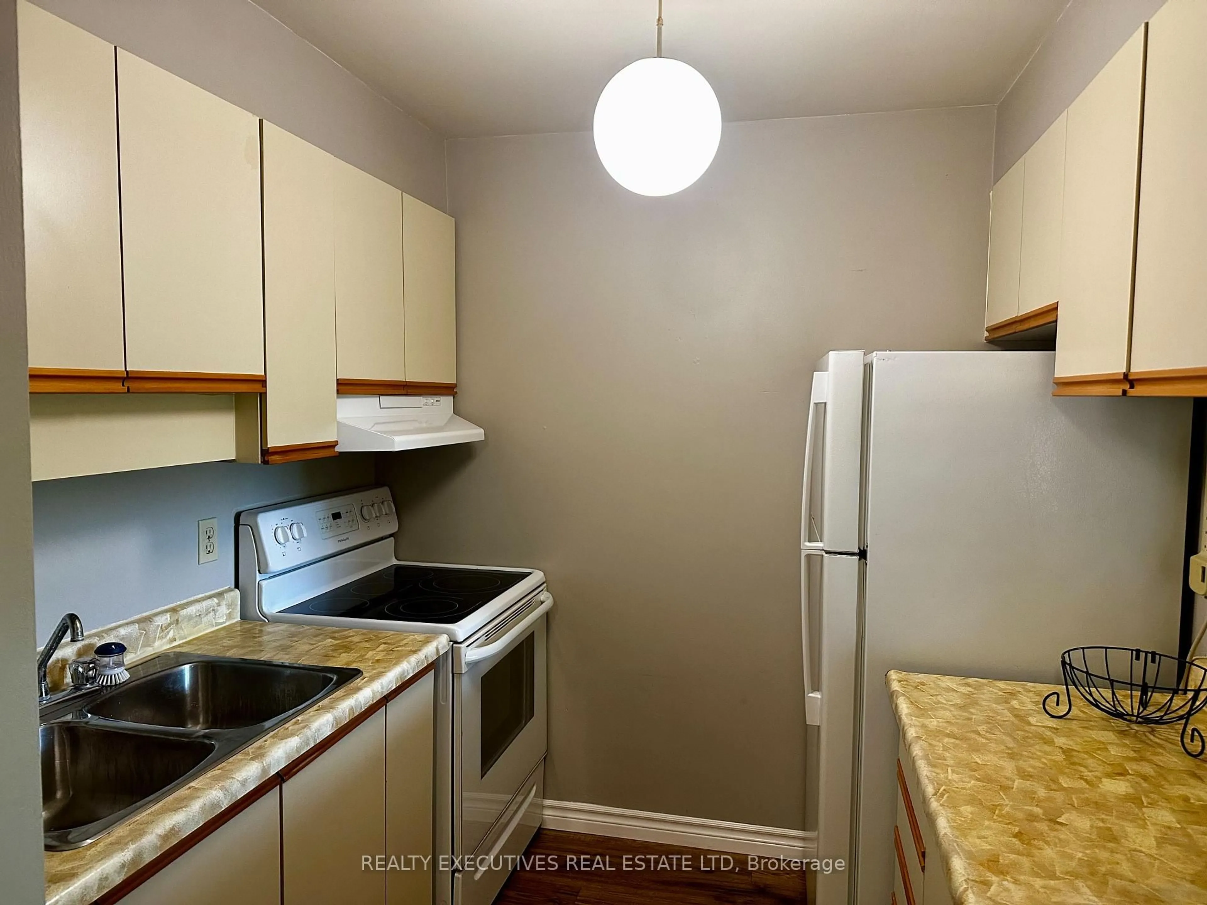 Standard kitchen, unknown for 214 Viewmount Dr #408, Ottawa Ontario K2E 7X3