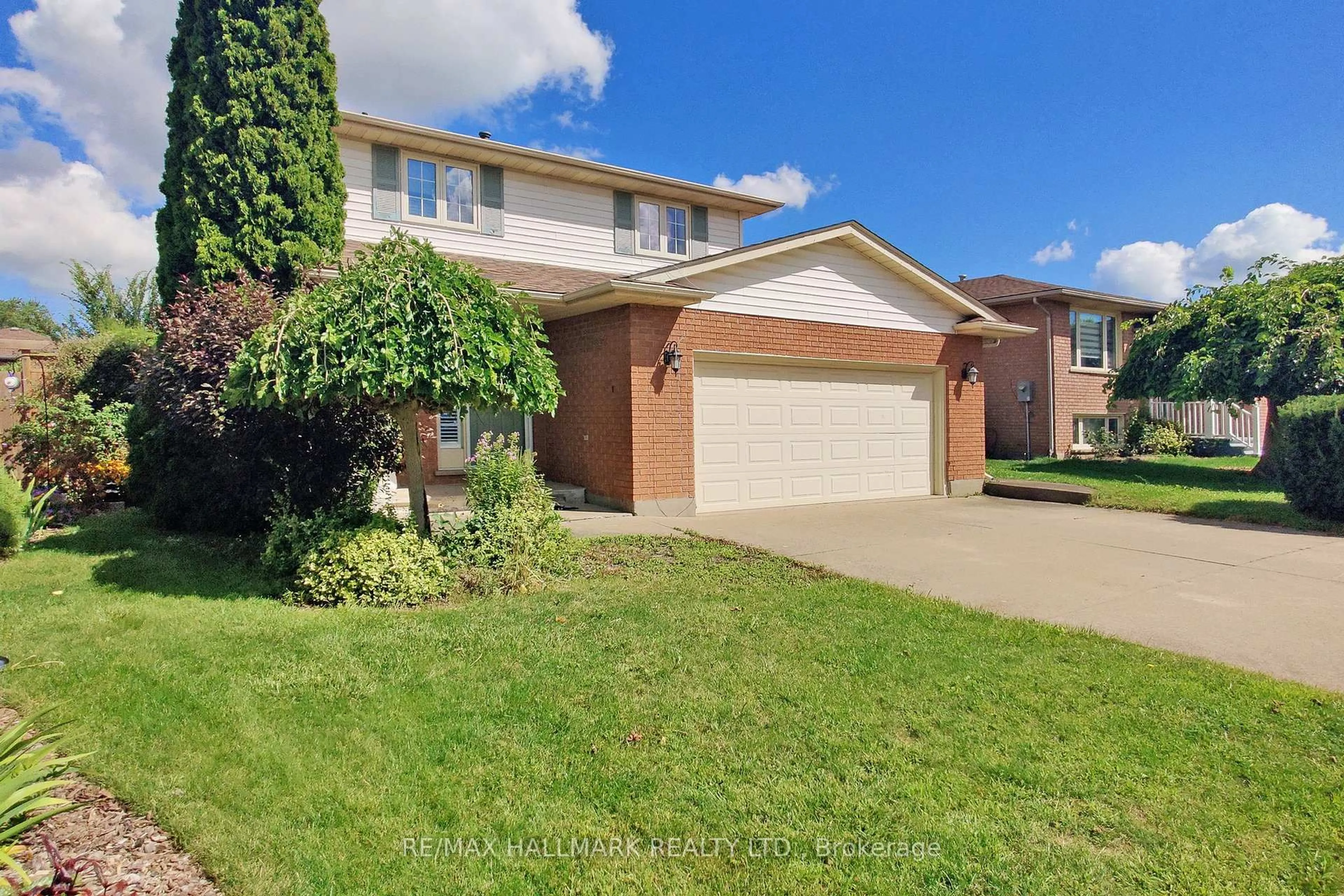 Home with brick exterior material, street for 7863 Alfred St, Niagara Falls Ontario L2H 2W8