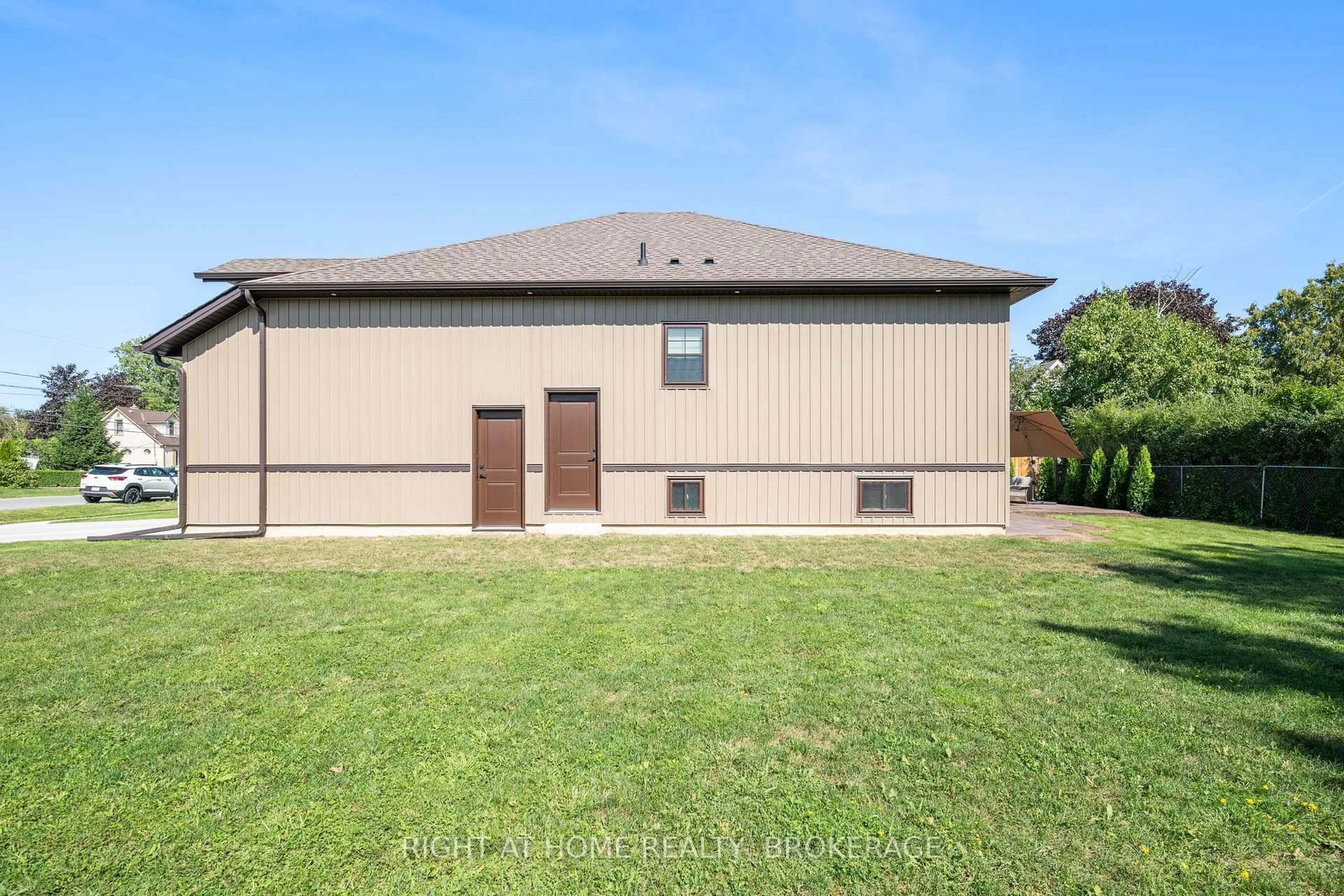 Unknown for 32B Dorothy St, St. Catharines Ontario L2N 4A3
