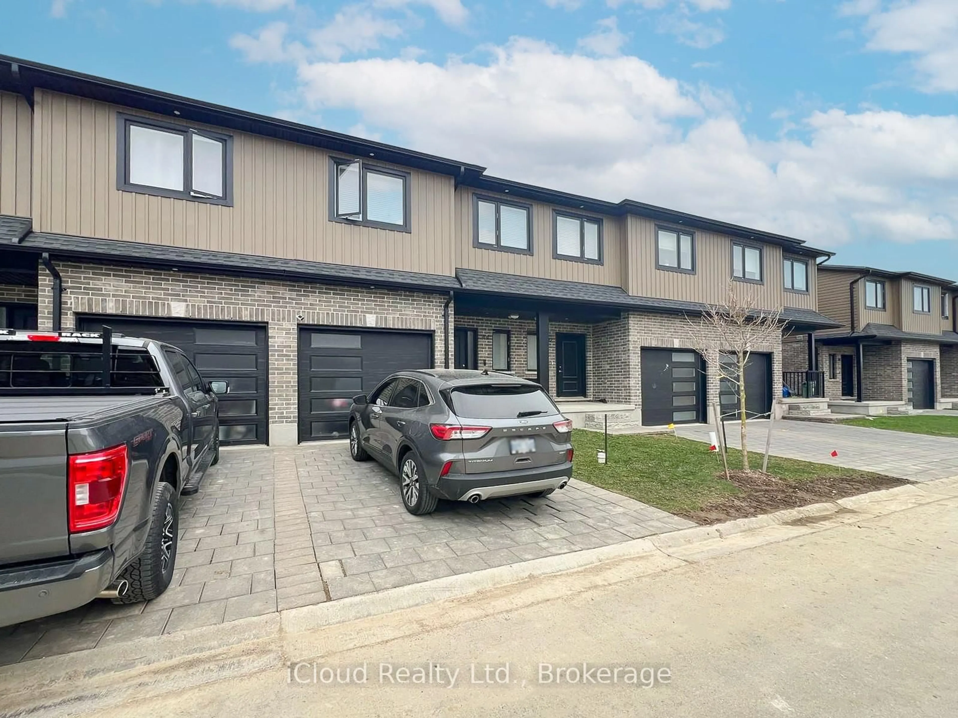 A pic from outside/outdoor area/front of a property/back of a property/a pic from drone, street for 811 Sarnia Rd #44, London North Ontario N6H 0K3