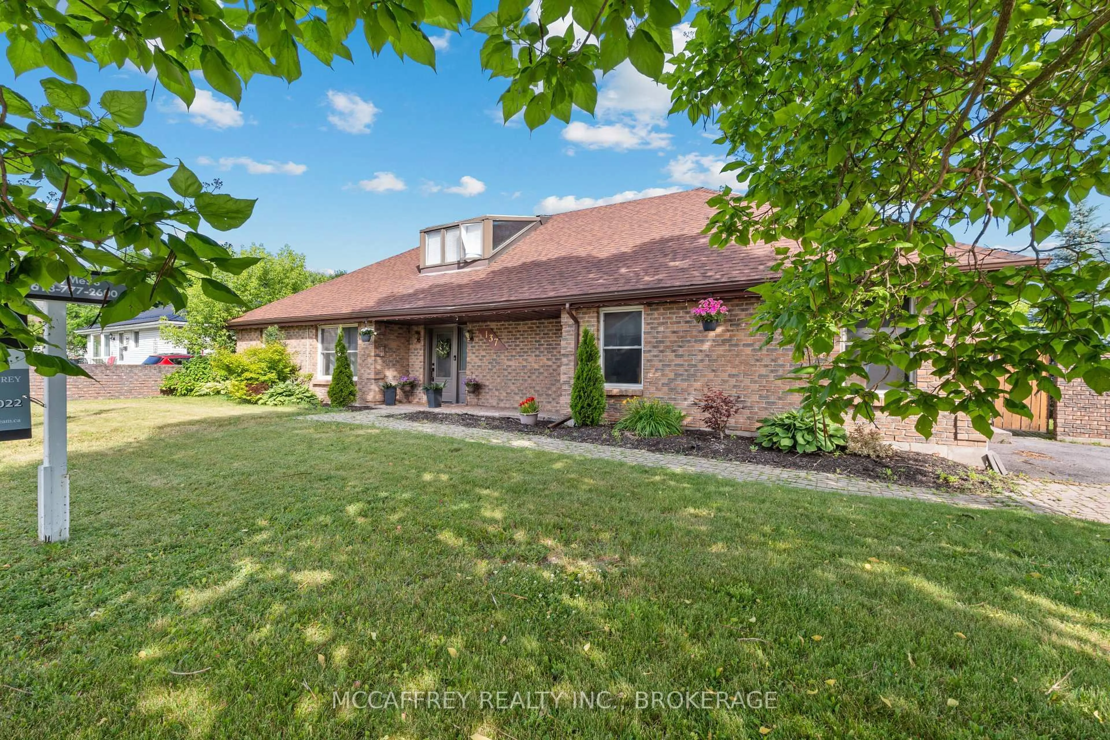 A pic from outside/outdoor area/front of a property/back of a property/a pic from drone, street for 137 Thomas St, Greater Napanee Ontario K7R 2H4