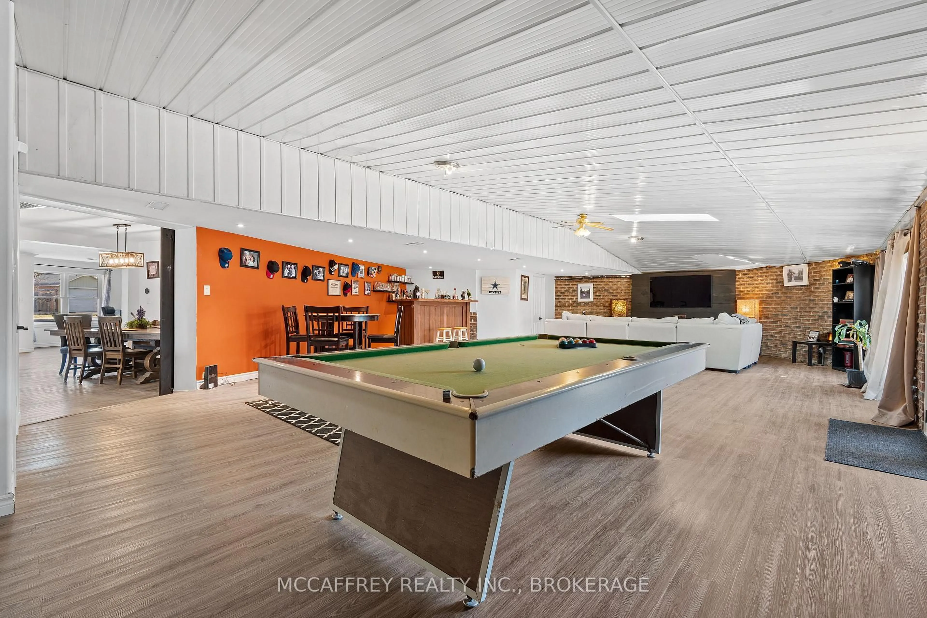 Indoor garage for 137 Thomas St, Greater Napanee Ontario K7R 2H4