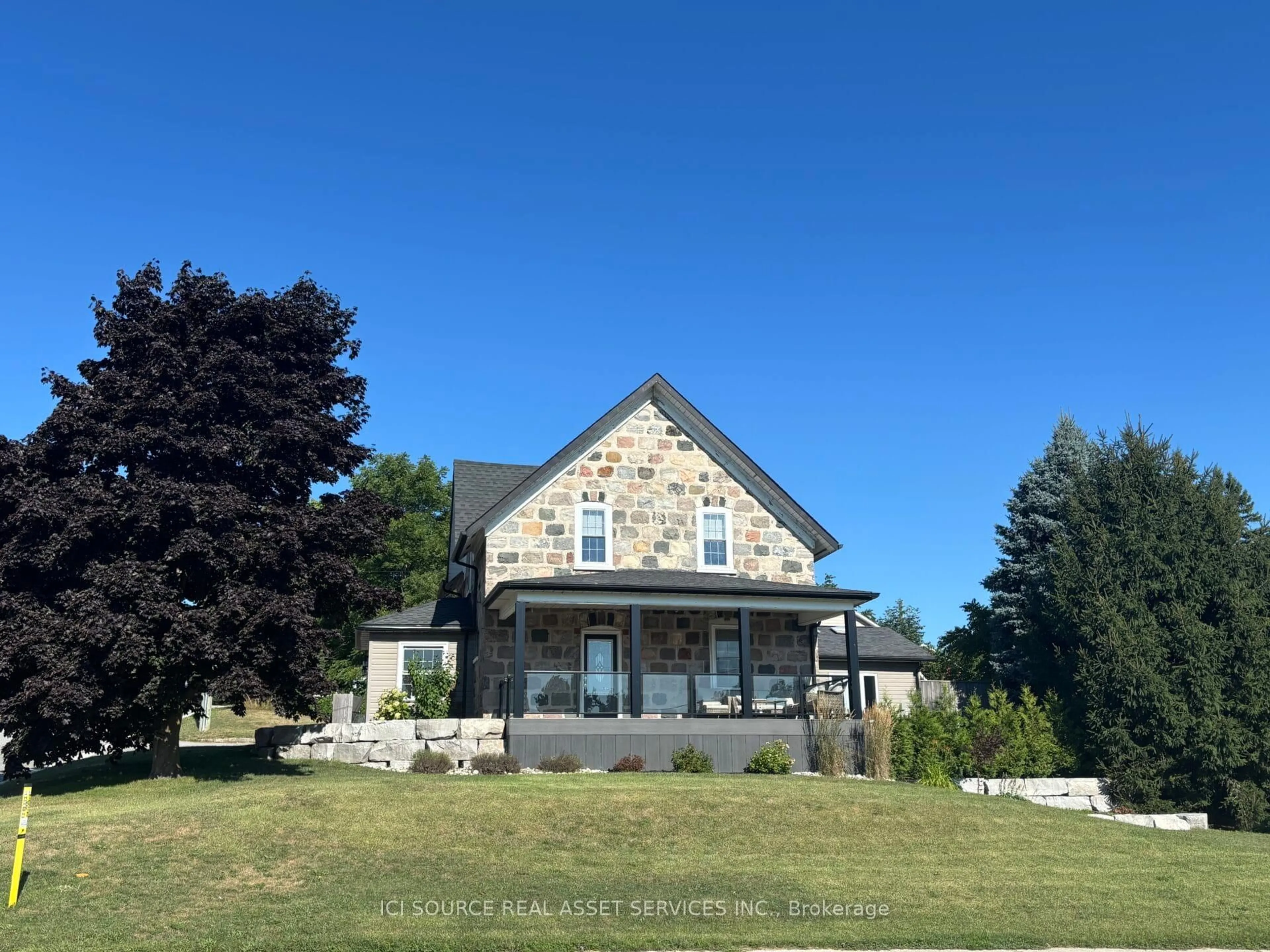 A pic from outside/outdoor area/front of a property/back of a property/a pic from drone, building for 651 Wheeler St, Huron-Kinloss Ontario N0G 2H0