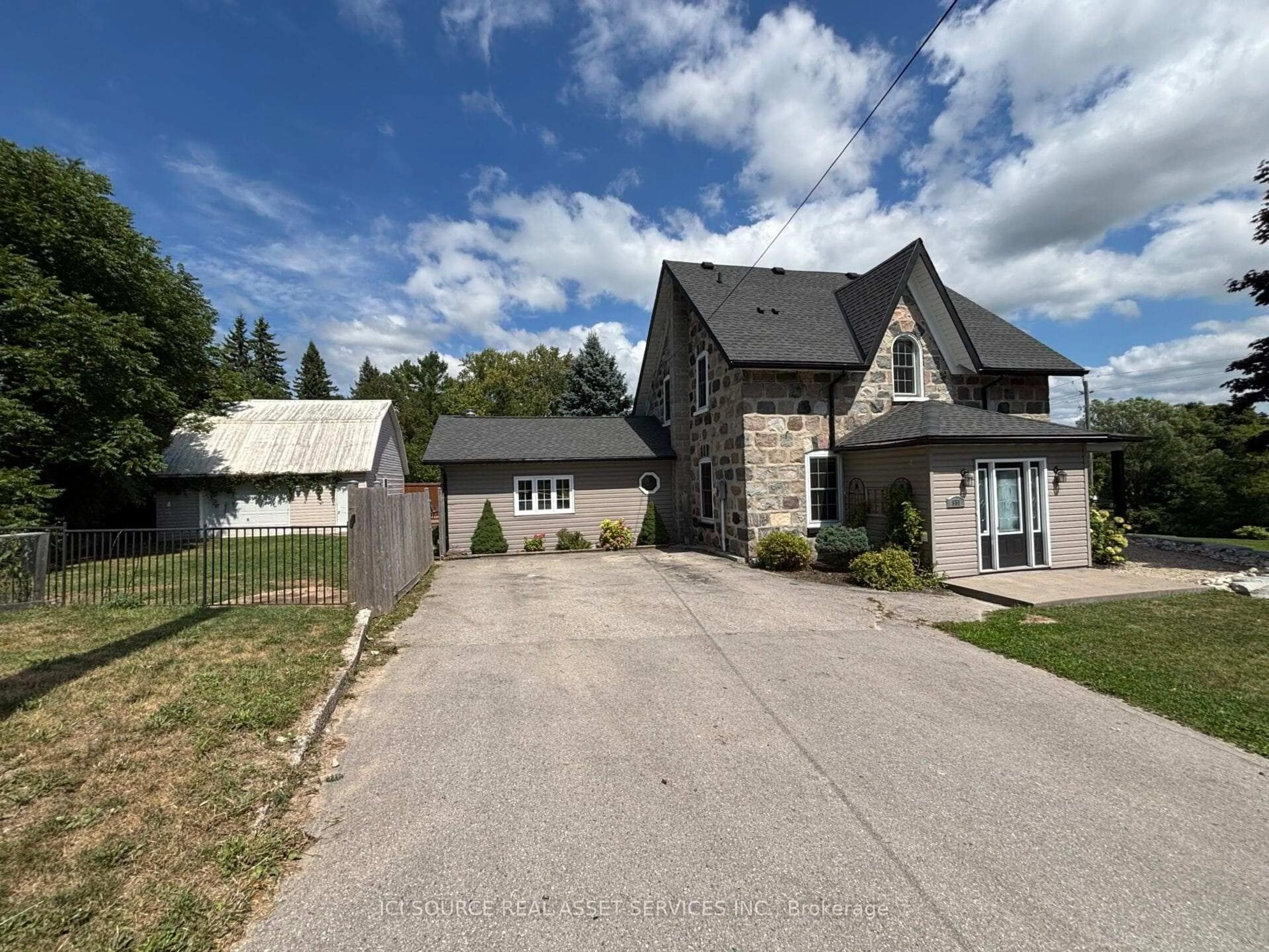 A pic from outside/outdoor area/front of a property/back of a property/a pic from drone, street for 651 Wheeler St, Huron-Kinloss Ontario N0G 2H0