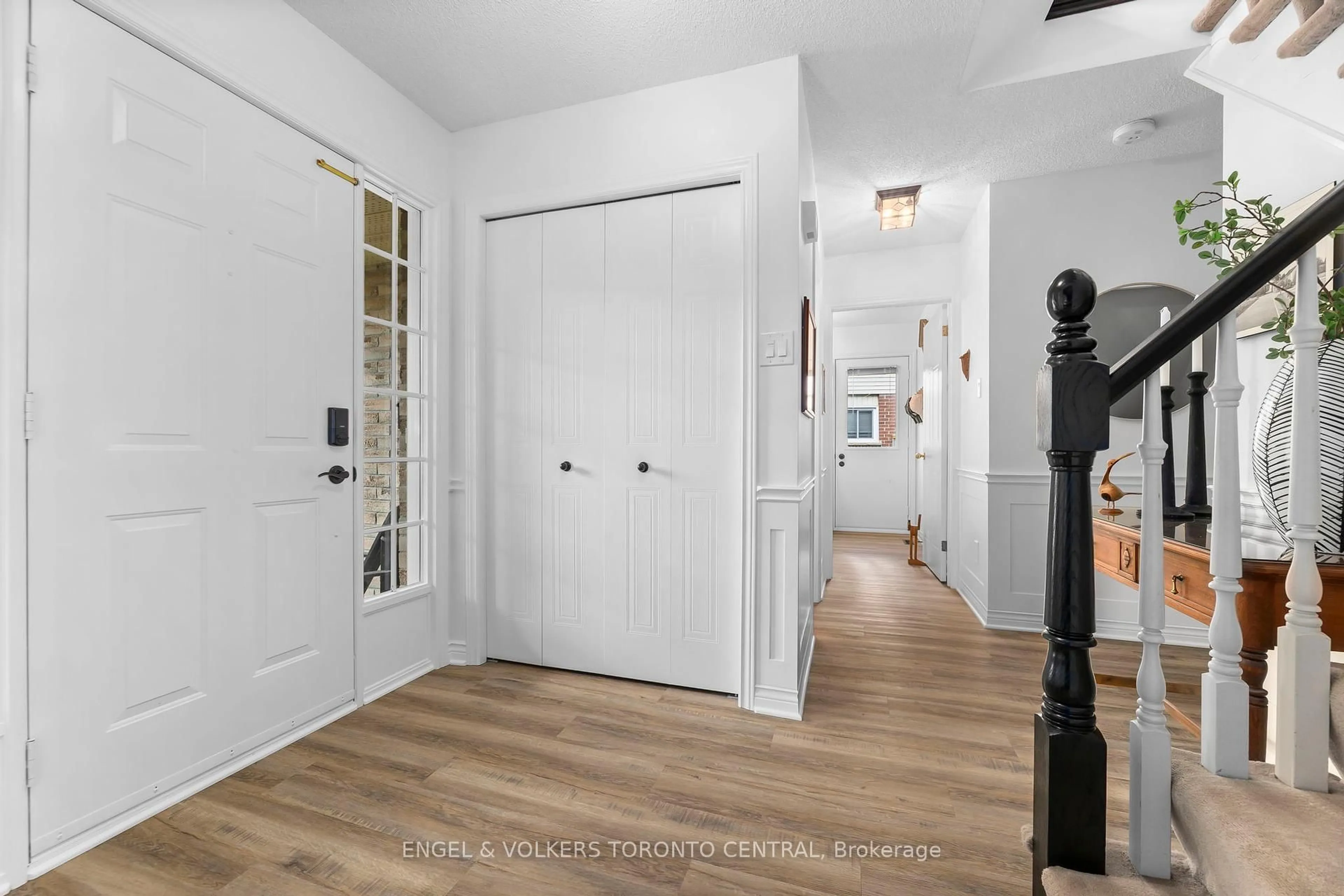 Indoor entryway for 204 Killarney Grve, London North Ontario N5X 3X6