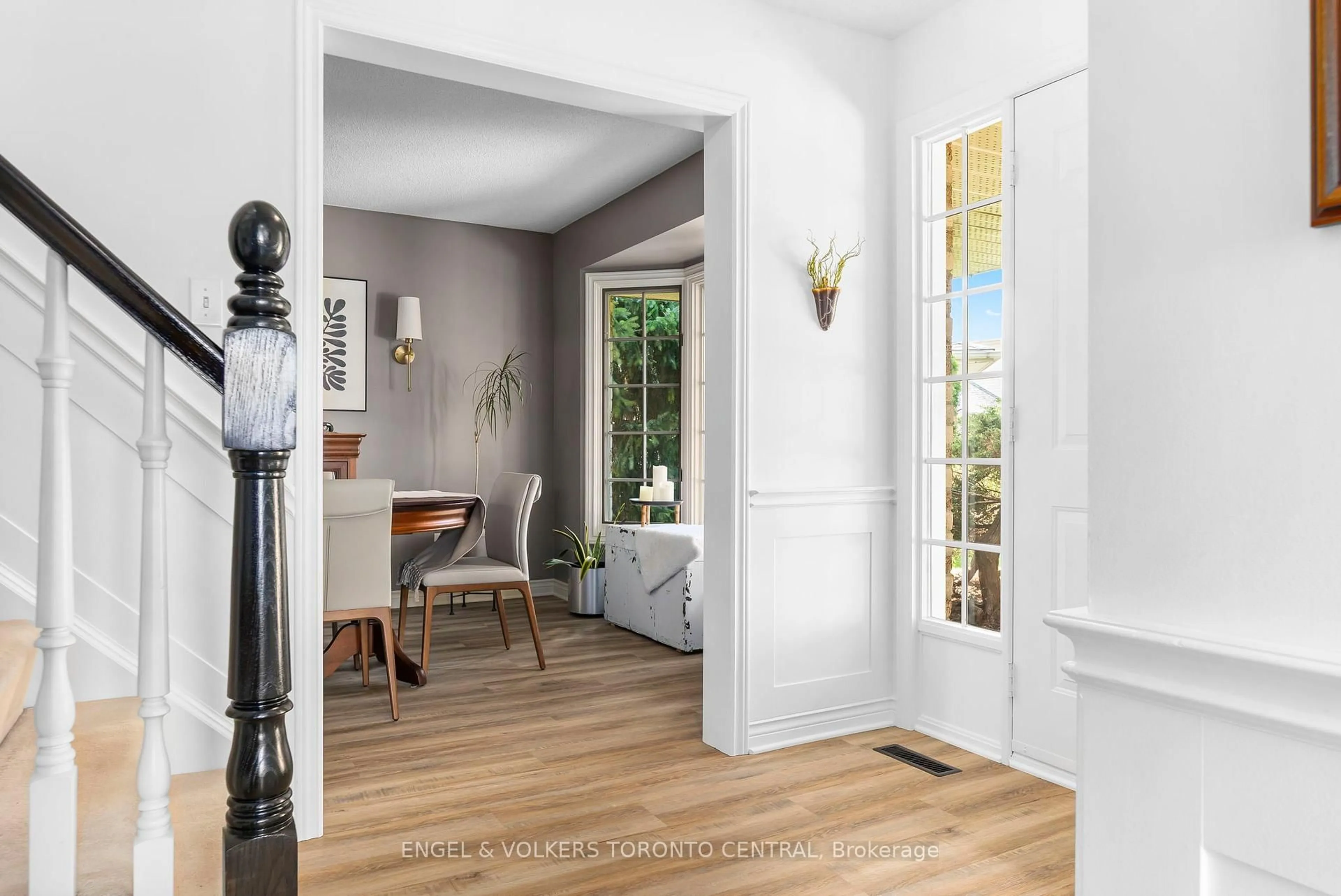 Indoor entryway for 204 Killarney Grve, London North Ontario N5X 3X6