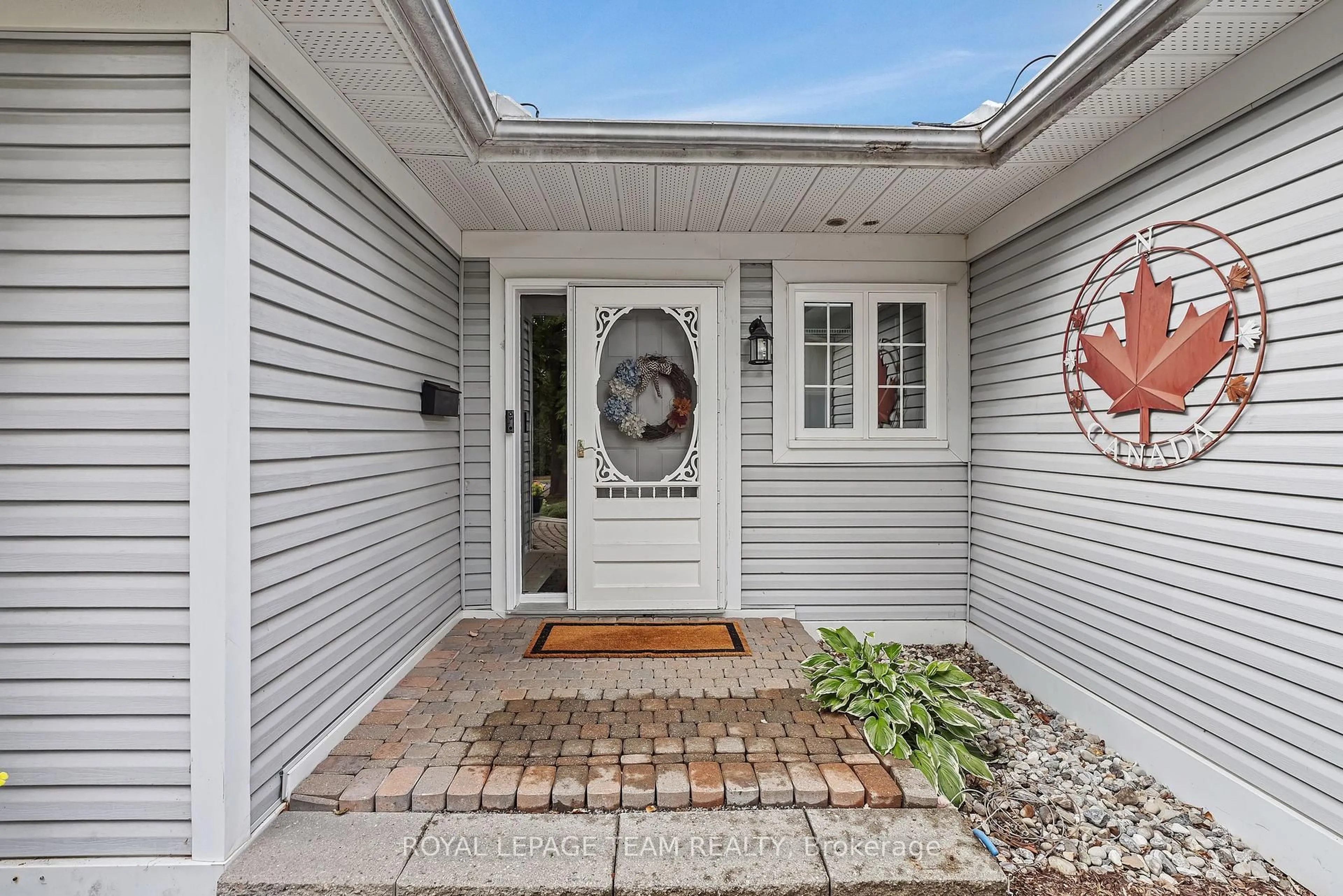 Indoor entryway for 3384 Bramble Lane, Osgoode Ontario K0A 2W0