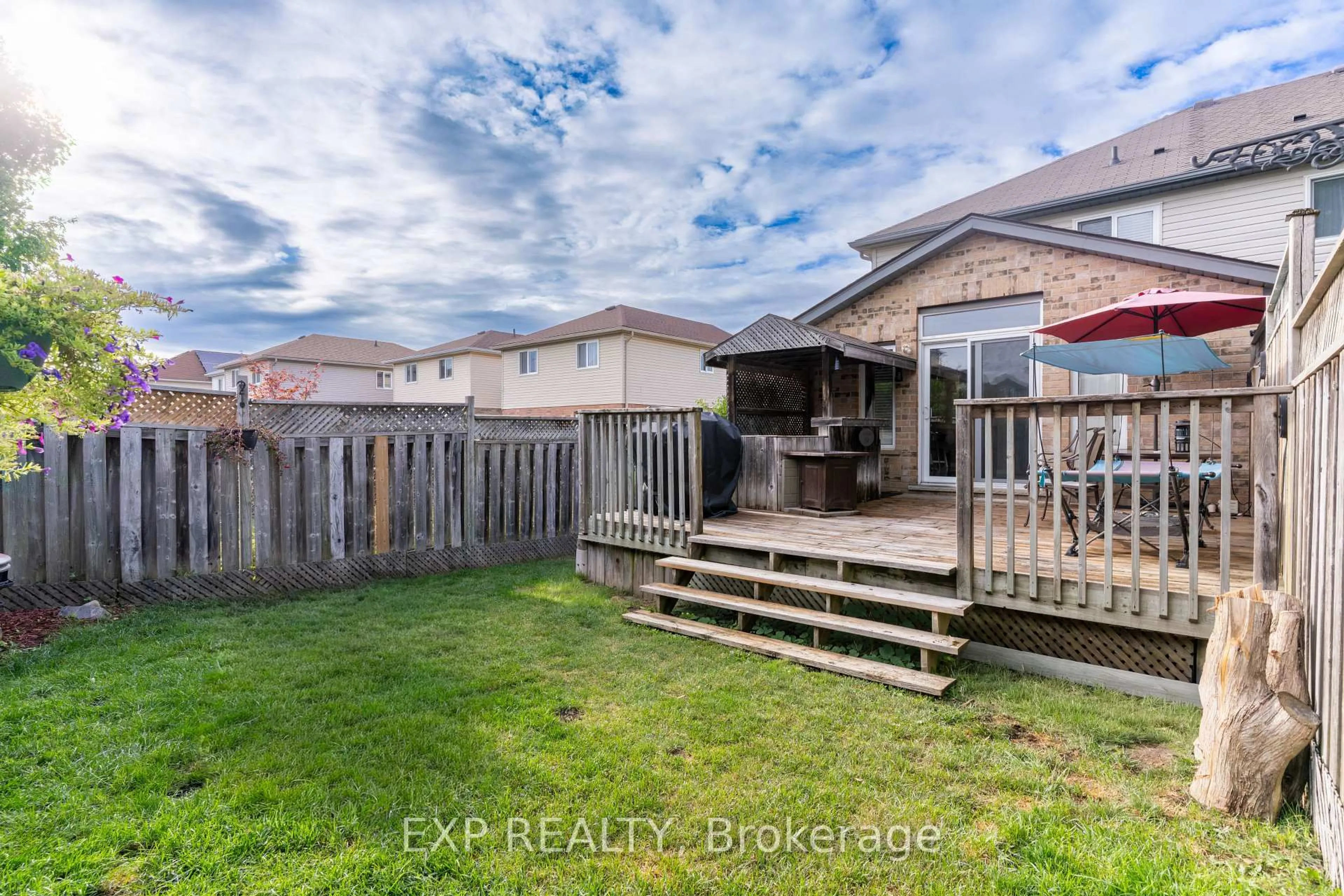 Patio, unknown for 318 Activa Ave, Kitchener Ontario N2E 3V1