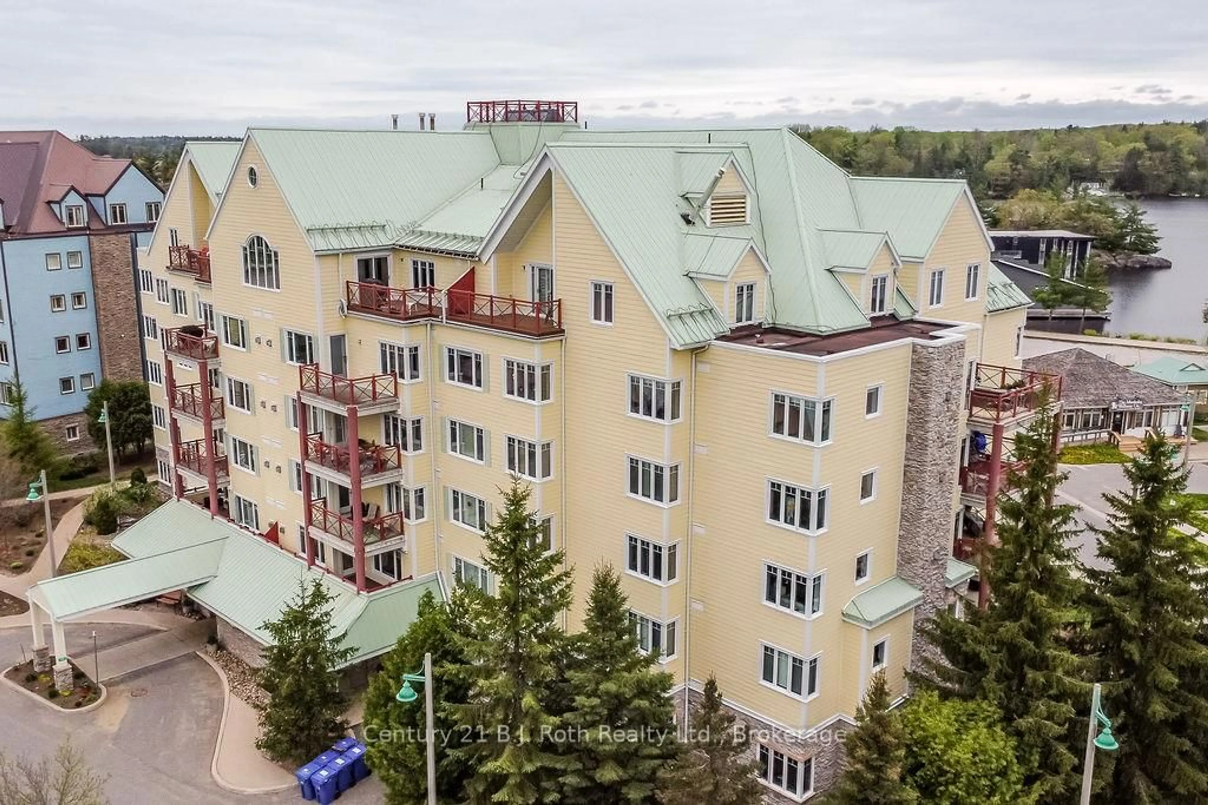 A pic from outside/outdoor area/front of a property/back of a property/a pic from drone, unknown for 110 Steamship Bay Rd #507, Gravenhurst Ontario P1P 1Z9