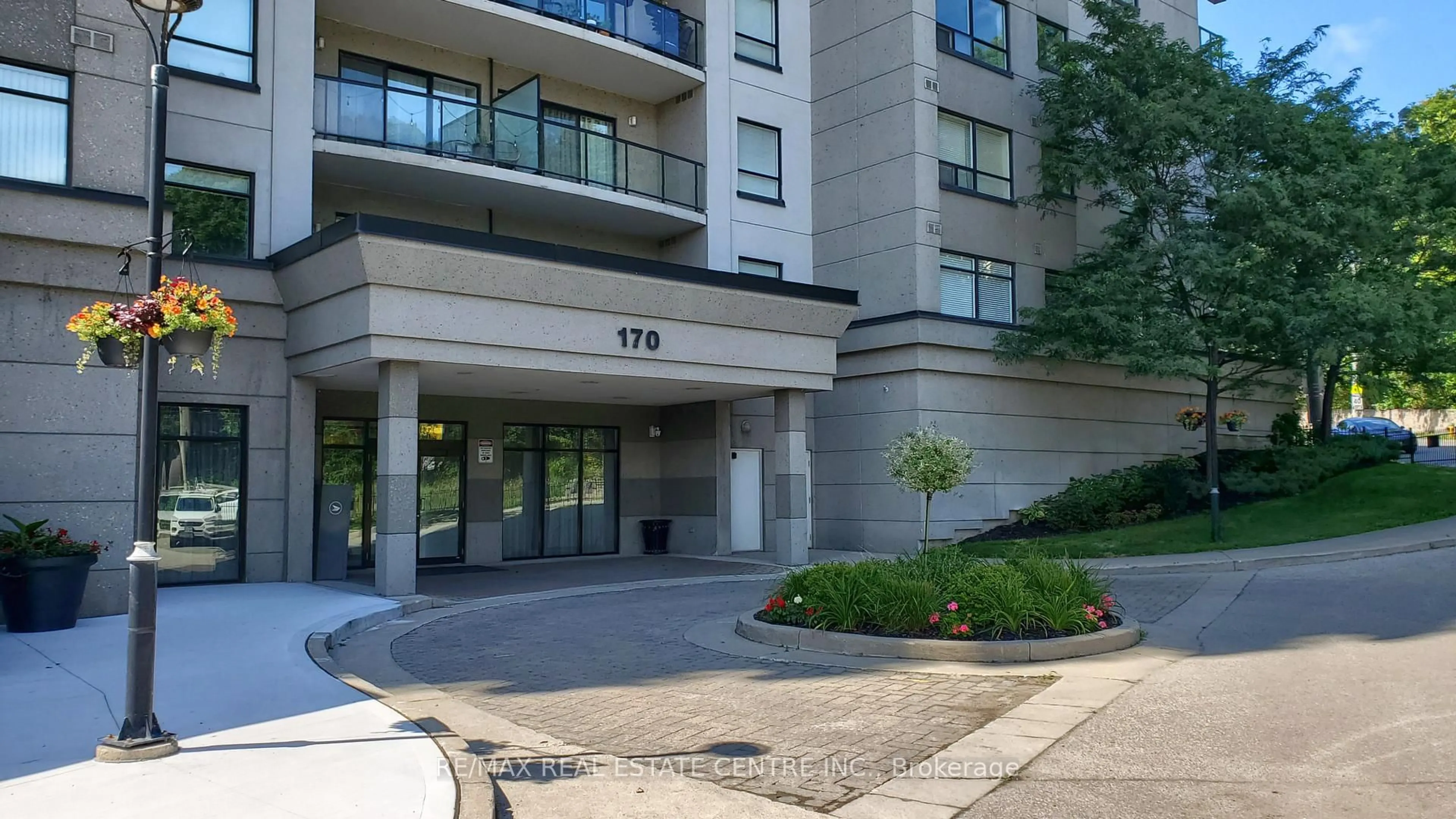 Indoor foyer for 170 Water St #308, Cambridge Ontario N1R 3B6
