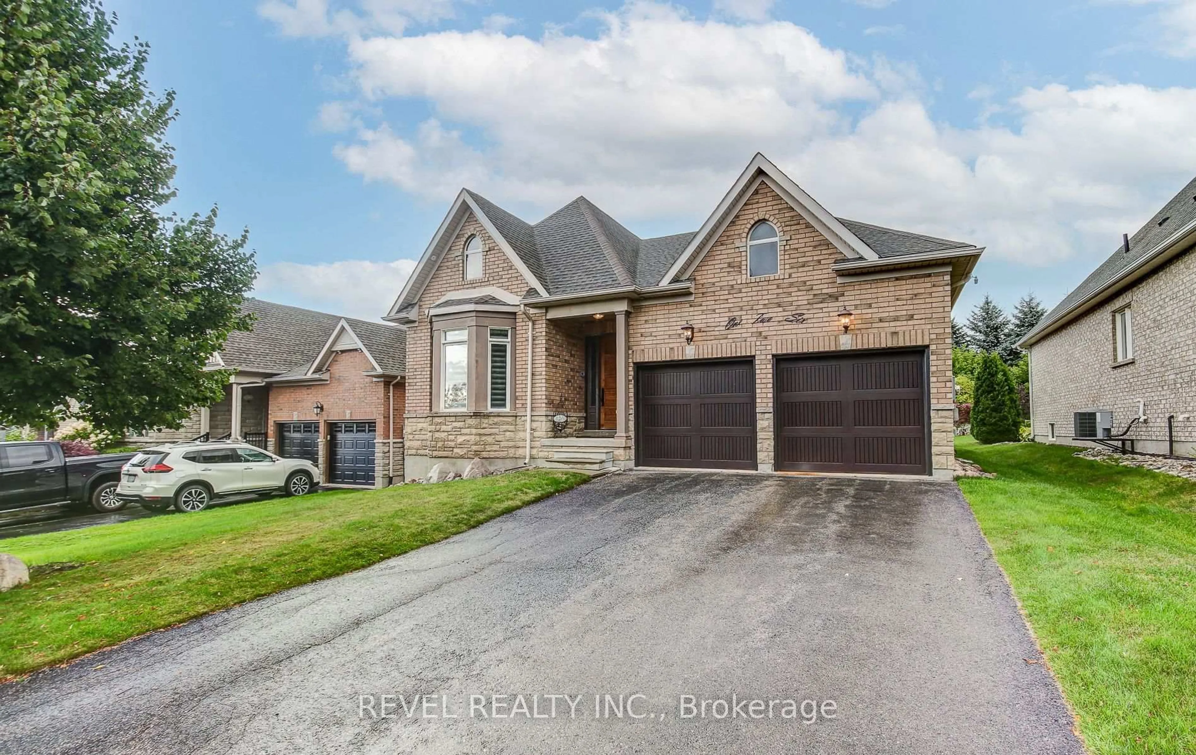 Home with brick exterior material, street for 126 Aberfoyle Mill Cres, Puslinch Ontario N1H 6H9