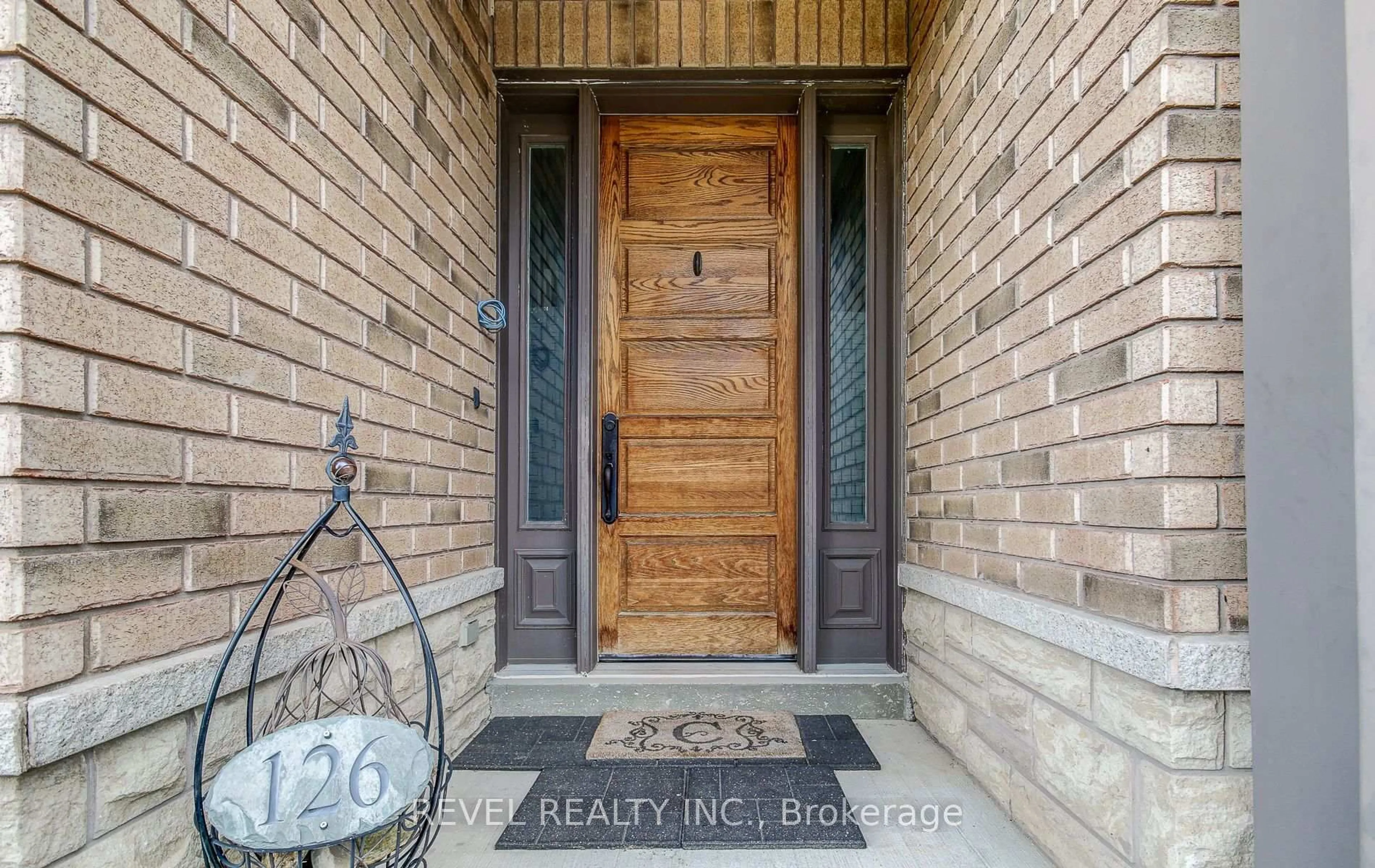Indoor entryway for 126 Aberfoyle Mill Cres, Puslinch Ontario N1H 6H9