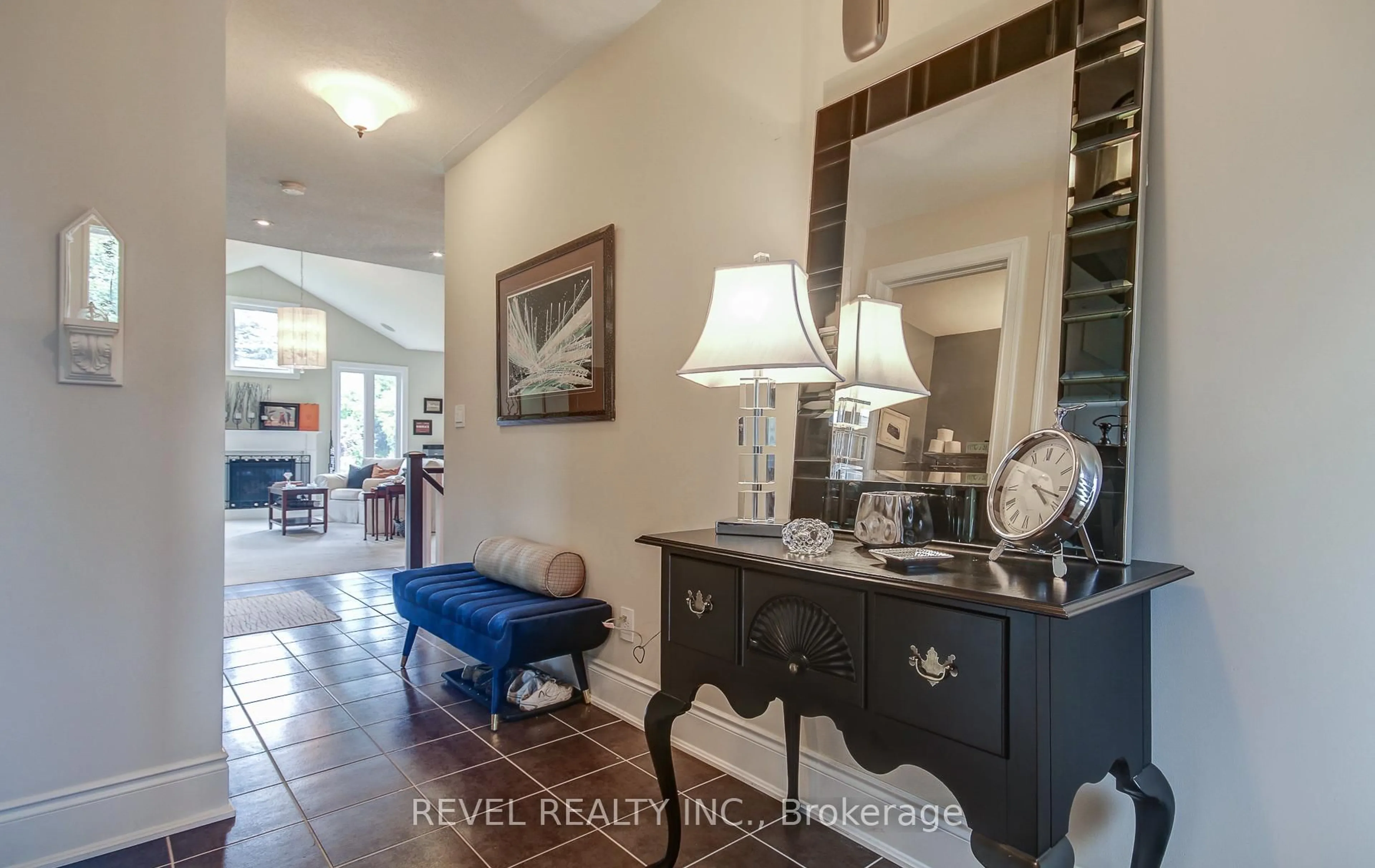 Indoor entryway for 126 Aberfoyle Mill Cres, Puslinch Ontario N1H 6H9